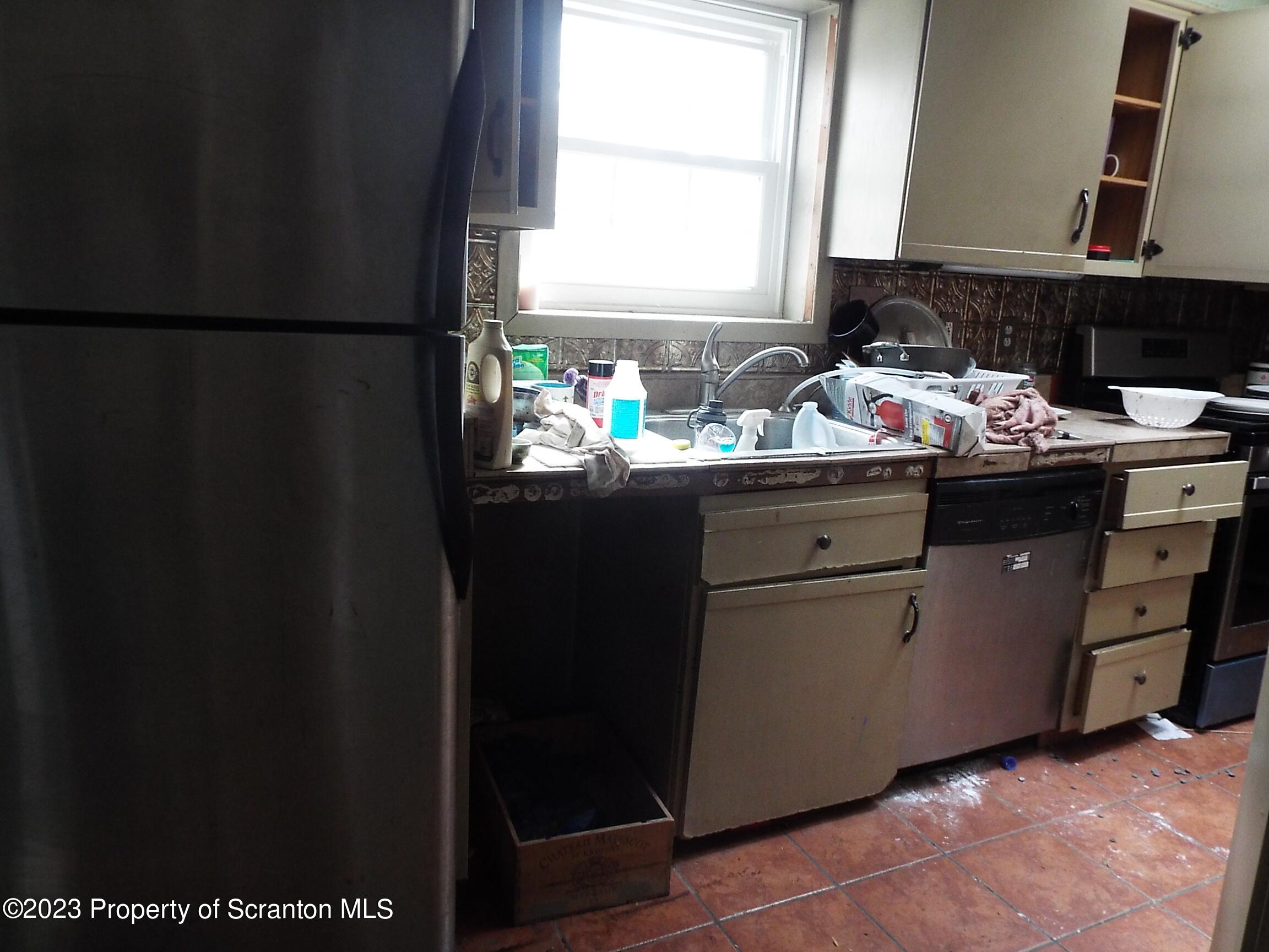 Scranton, Pennsylvania 18510, United States, 3 Bedrooms Bedrooms, ,2 BathroomsBathrooms,Residential,Pending,73332