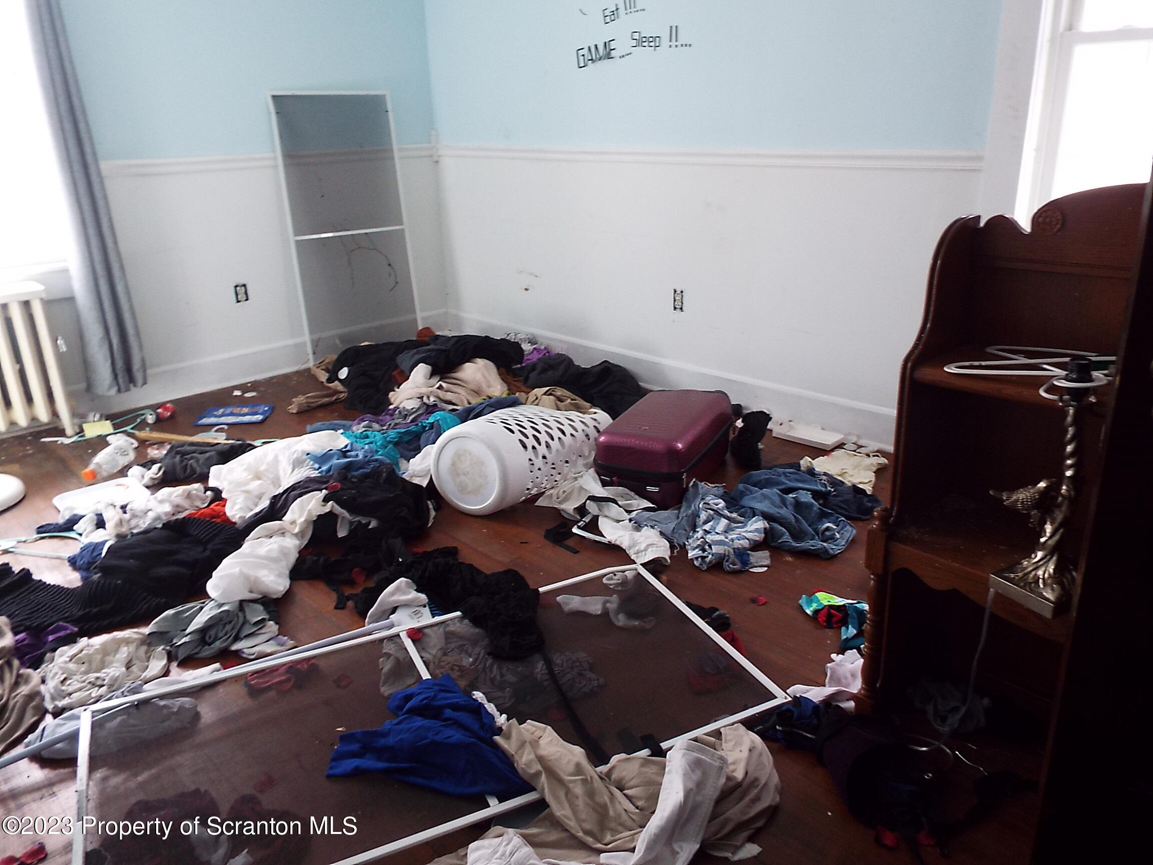 Scranton, Pennsylvania 18510, United States, 3 Bedrooms Bedrooms, ,2 BathroomsBathrooms,Residential,Pending,73332