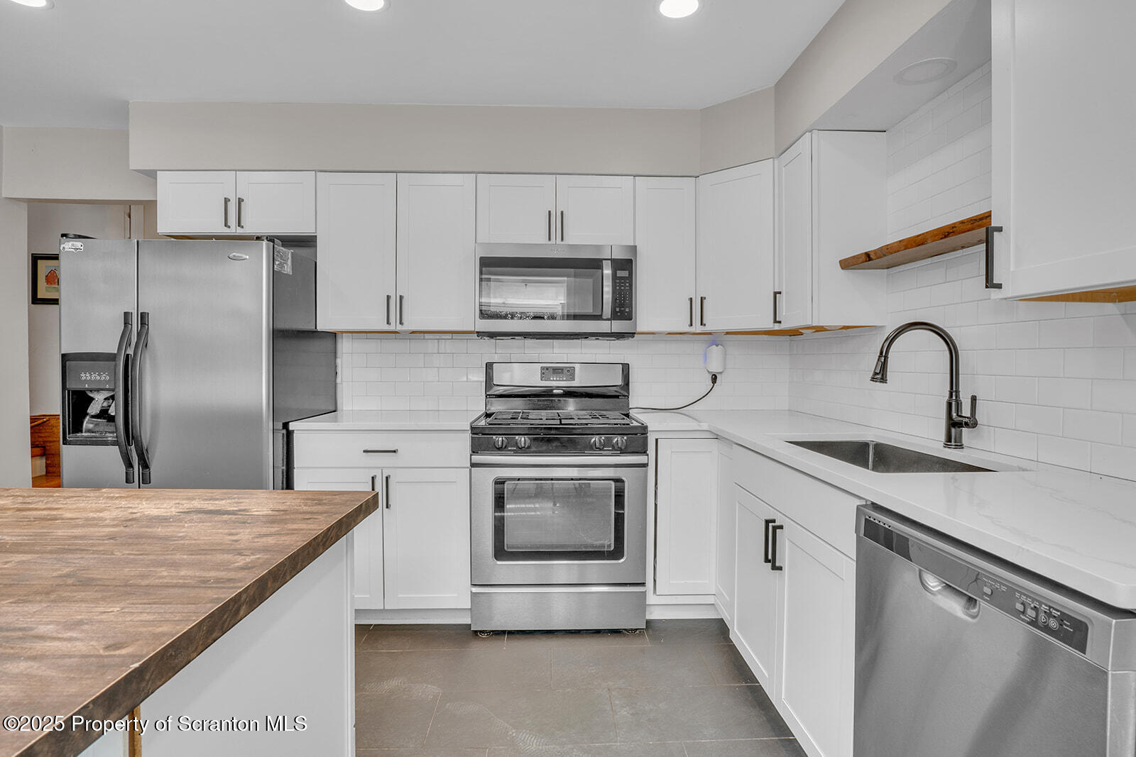 Tunkhannock, Pennsylvania 18657, United States, 4 Bedrooms Bedrooms, ,3 BathroomsBathrooms,Residential,Active,185156