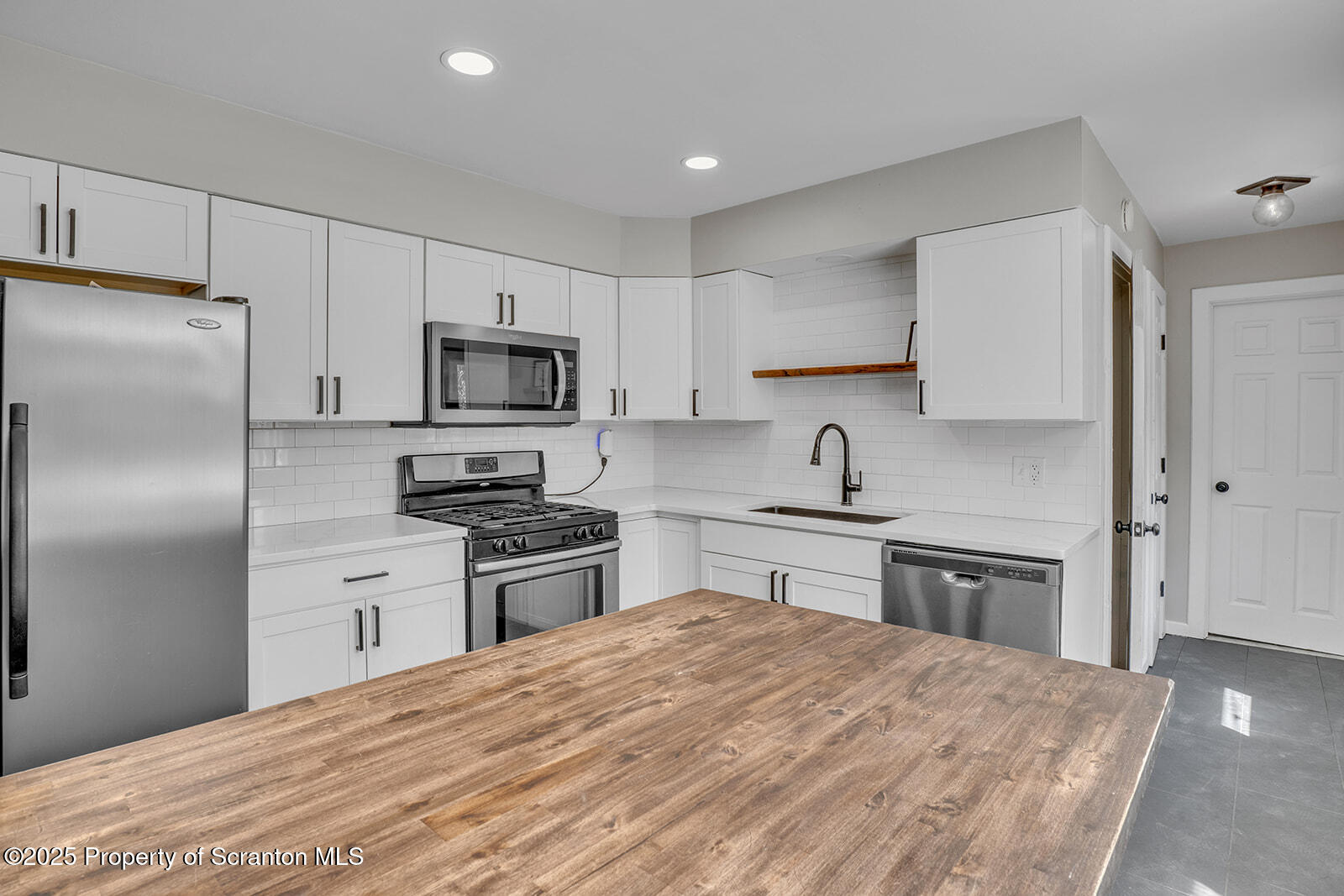 Tunkhannock, Pennsylvania 18657, United States, 4 Bedrooms Bedrooms, ,3 BathroomsBathrooms,Residential,Active,185156