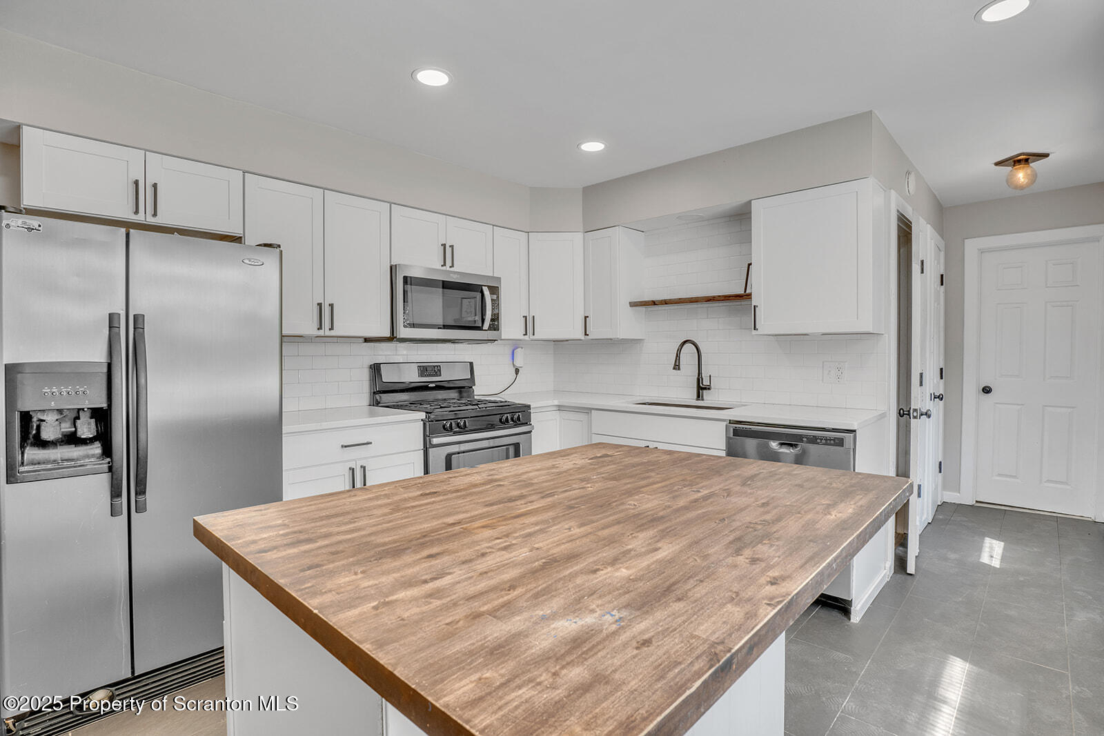 Tunkhannock, Pennsylvania 18657, United States, 4 Bedrooms Bedrooms, ,3 BathroomsBathrooms,Residential,Active,185156