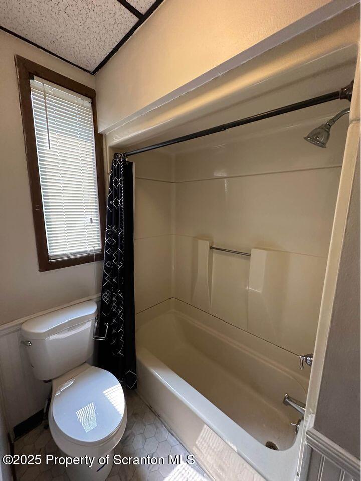 Scranton, Pennsylvania 18508, United States, 6 Bedrooms Bedrooms, ,6 BathroomsBathrooms,Residential,Pending,166422