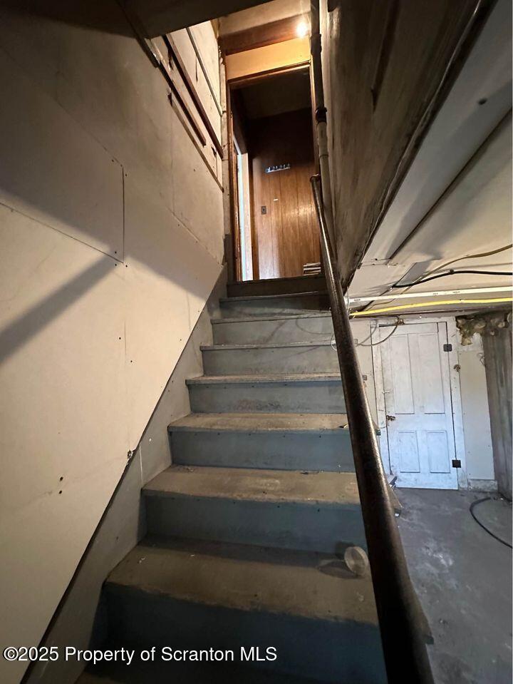 Scranton, Pennsylvania 18508, United States, 6 Bedrooms Bedrooms, ,6 BathroomsBathrooms,Residential,Pending,166422