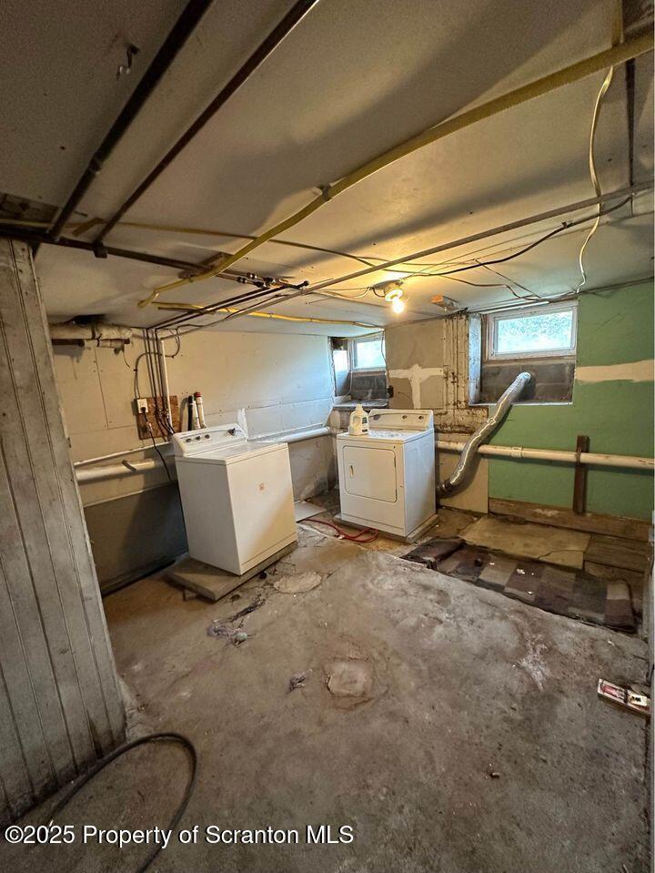 Scranton, Pennsylvania 18508, United States, 6 Bedrooms Bedrooms, ,6 BathroomsBathrooms,Residential,Pending,166422