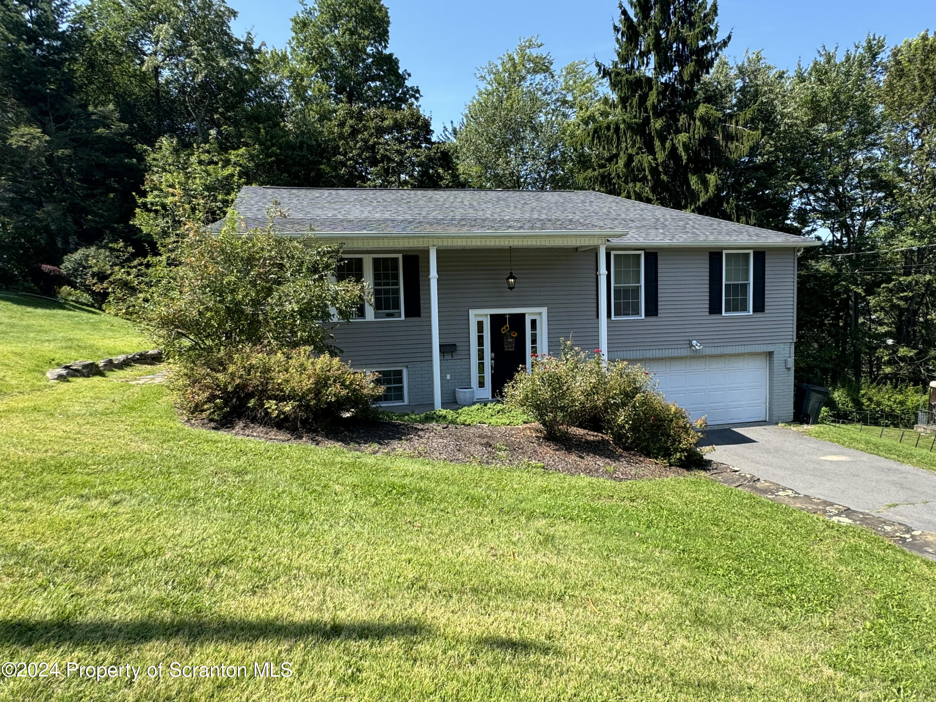 View Clarks Summit, PA 18411 house