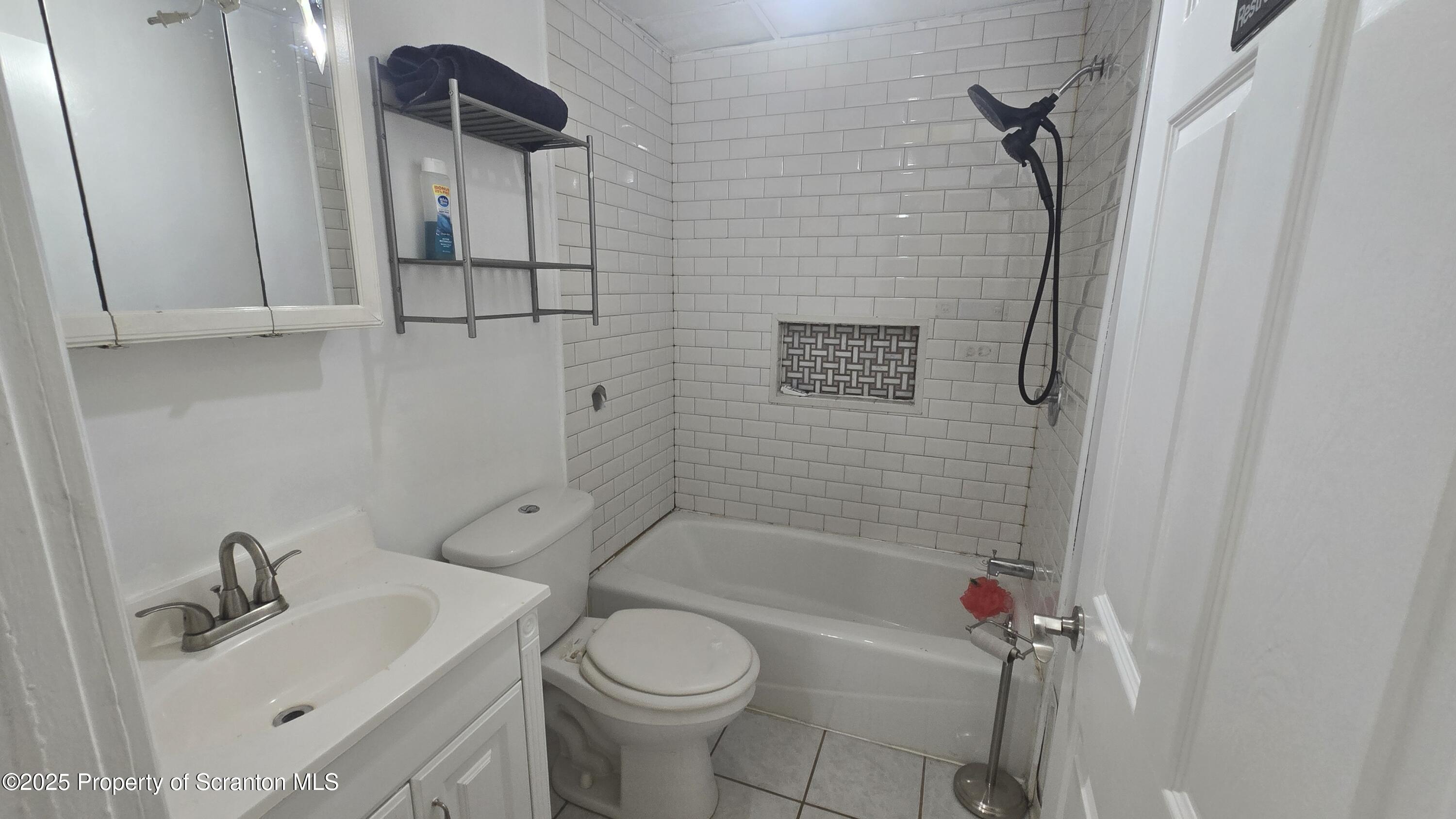 Wilkes-Barre, Pennsylvania 18702, United States, 2 Bedrooms Bedrooms, ,1 BathroomBathrooms,Residential,Active,231089