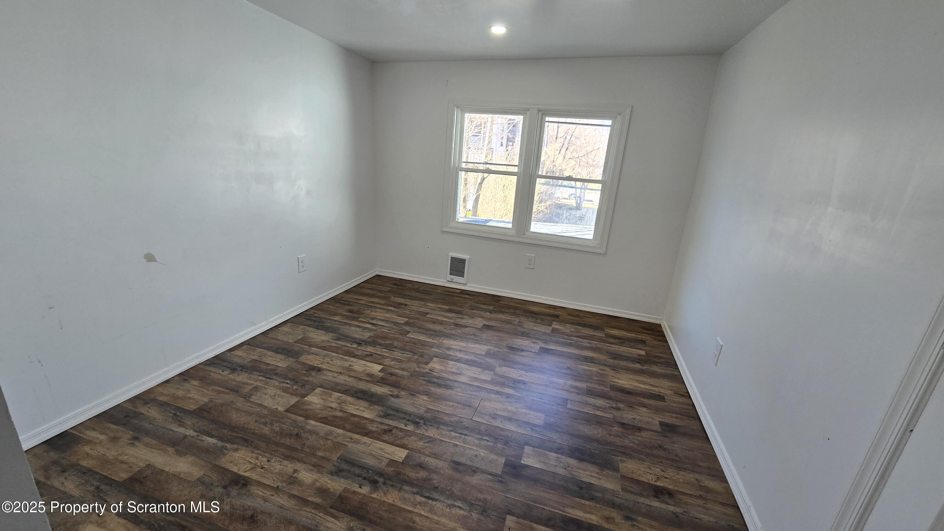 Scranton, Pennsylvania 18505, United States, 6 Bedrooms Bedrooms, ,2 BathroomsBathrooms,Residential,Active,112287