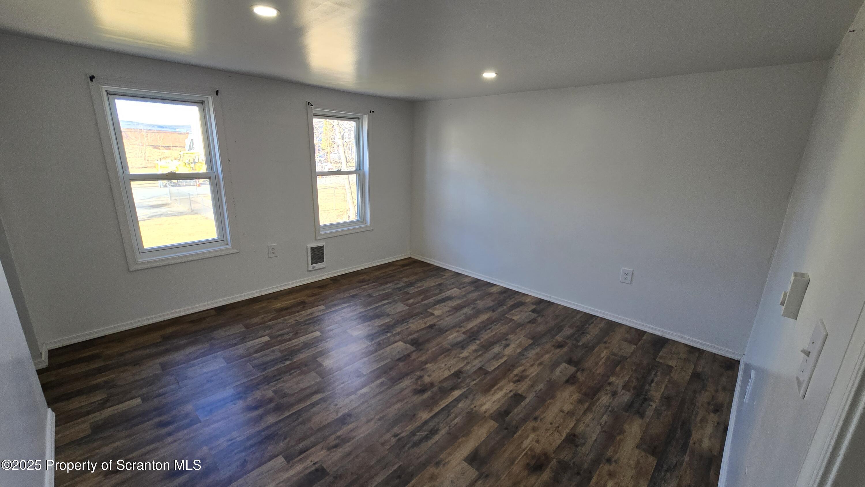 Scranton, Pennsylvania 18505, United States, 6 Bedrooms Bedrooms, ,2 BathroomsBathrooms,Residential,Active,112287