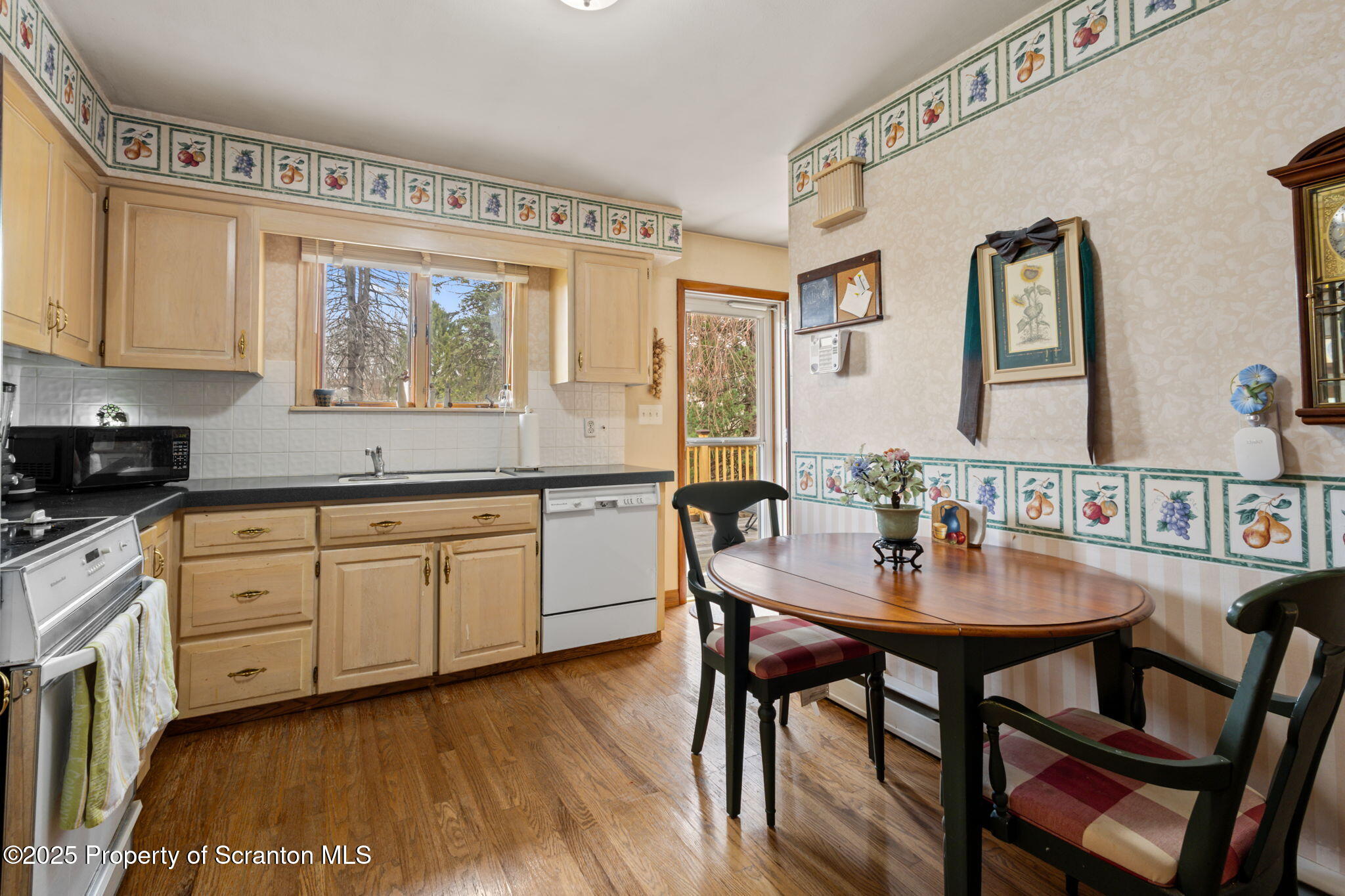 Old Forge, Pennsylvania 18518, United States, 3 Bedrooms Bedrooms, ,1 BathroomBathrooms,Residential,Pending,101009