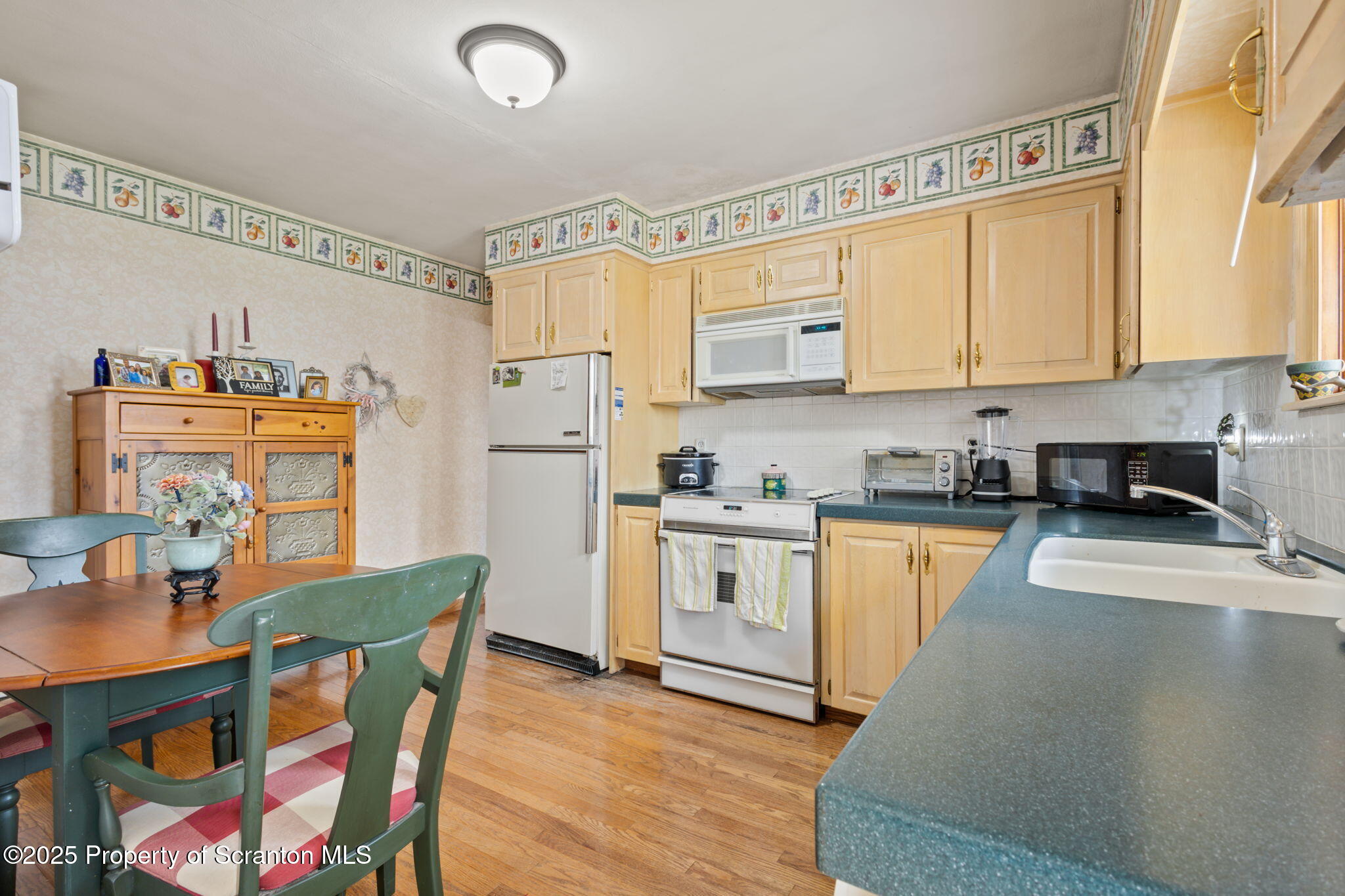 Old Forge, Pennsylvania 18518, United States, 3 Bedrooms Bedrooms, ,1 BathroomBathrooms,Residential,Pending,101009