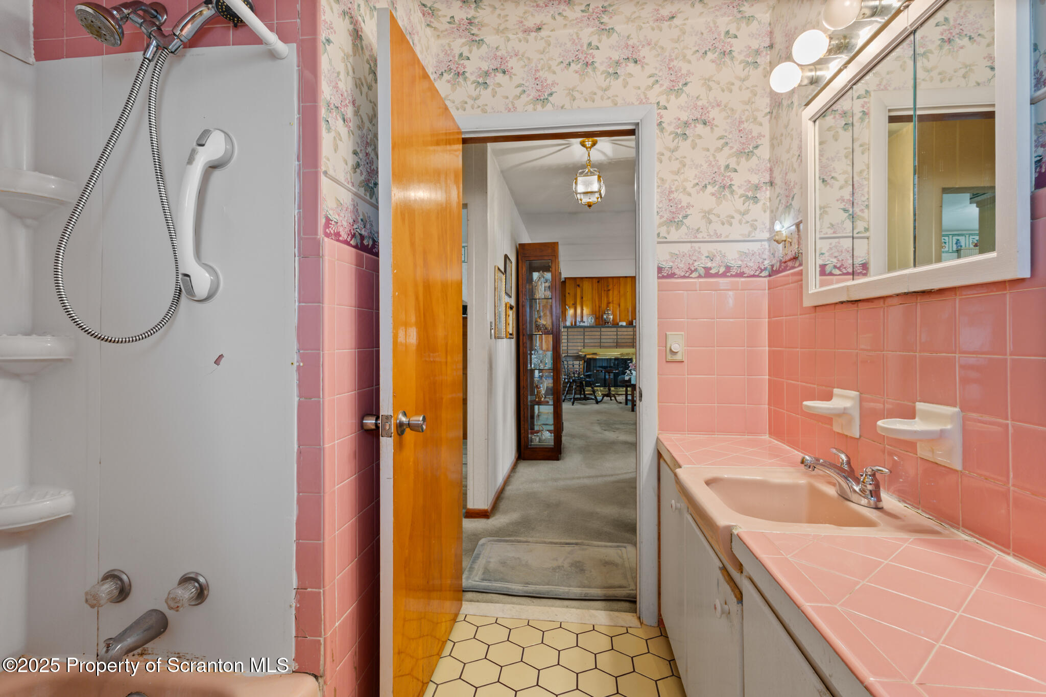 Old Forge, Pennsylvania 18518, United States, 3 Bedrooms Bedrooms, ,1 BathroomBathrooms,Residential,Pending,101009