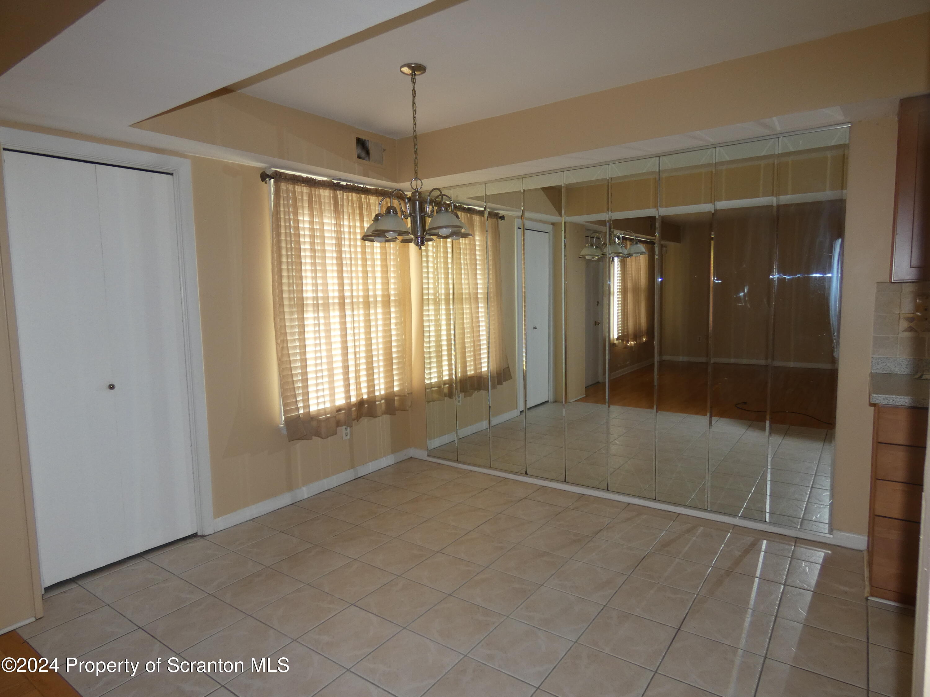 Clarks Summit, Pennsylvania 18411, United States, 2 Bedrooms Bedrooms, ,2 BathroomsBathrooms,Residential,Pending,36124