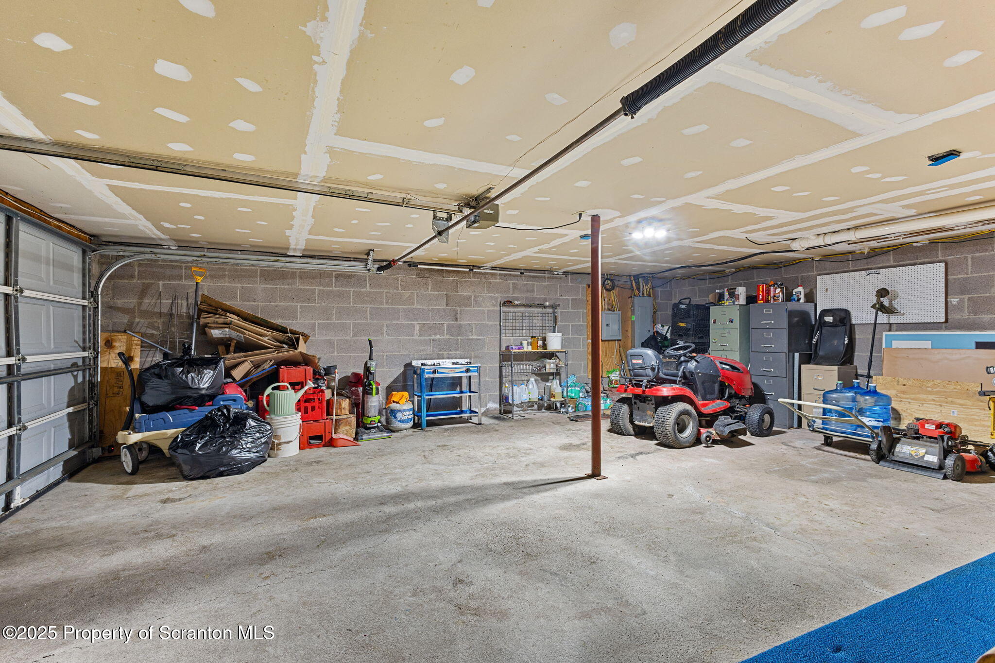 Scranton, Pennsylvania 18504, United States, 3 Bedrooms Bedrooms, ,3 BathroomsBathrooms,Residential,Active,16141