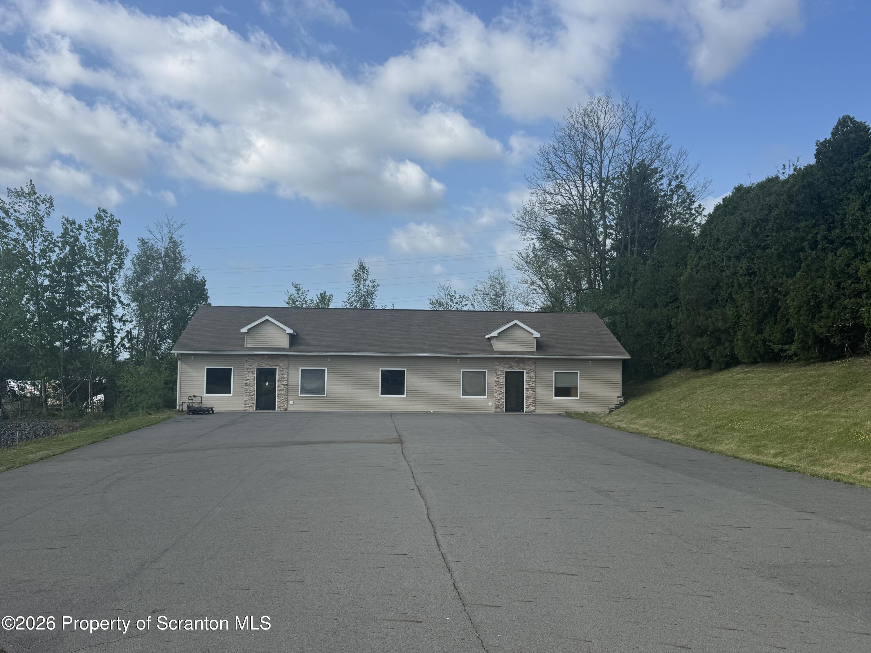 Photo 1 of 11 — 7 Oakwood Drive, Scranton, PA 18504