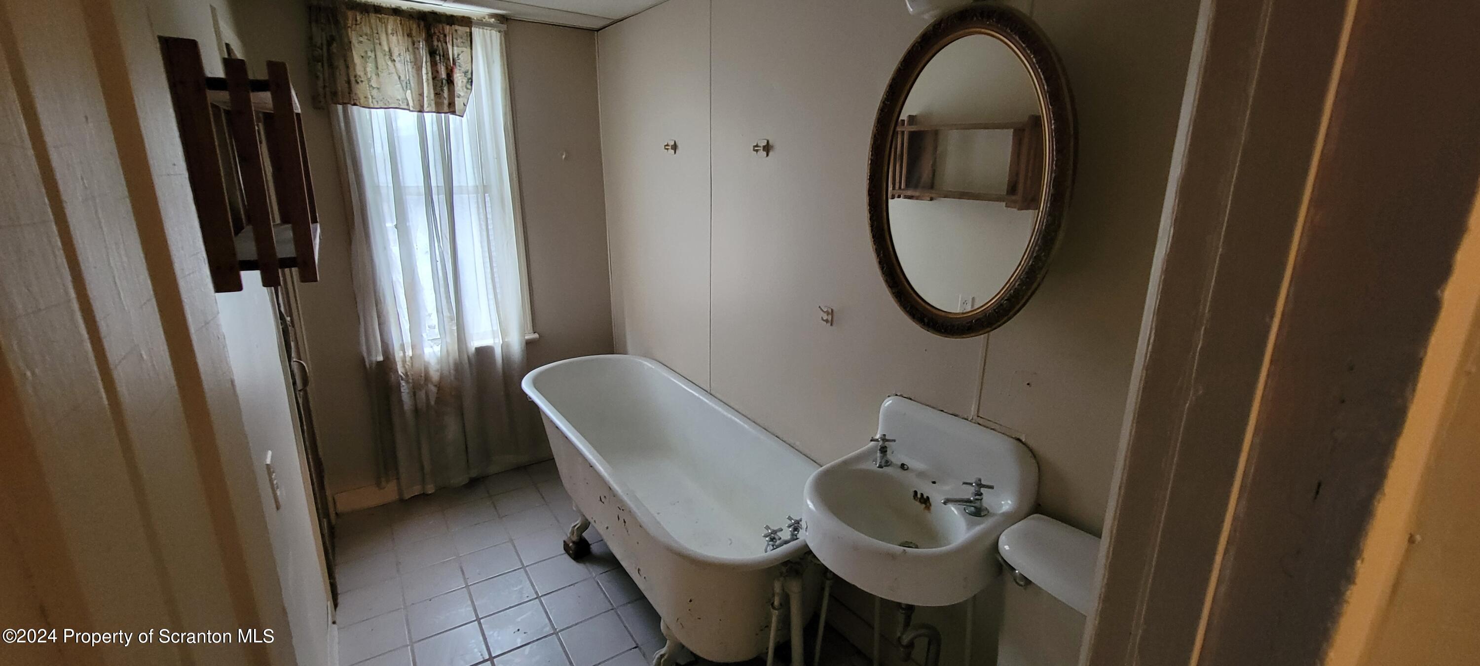 Scranton, Pennsylvania 18504, United States, 11 Bedrooms Bedrooms, ,5 BathroomsBathrooms,Residential,Active,65598