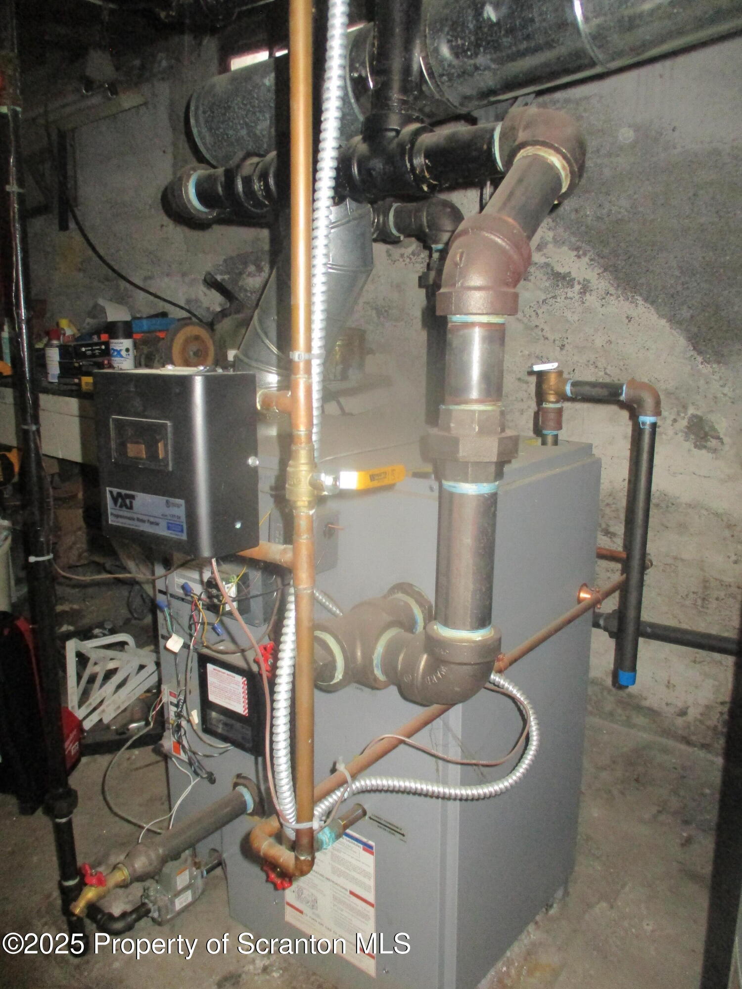 Throop, Pennsylvania 18512, United States, 4 Bedrooms Bedrooms, ,2 BathroomsBathrooms,Residential,Pending,467