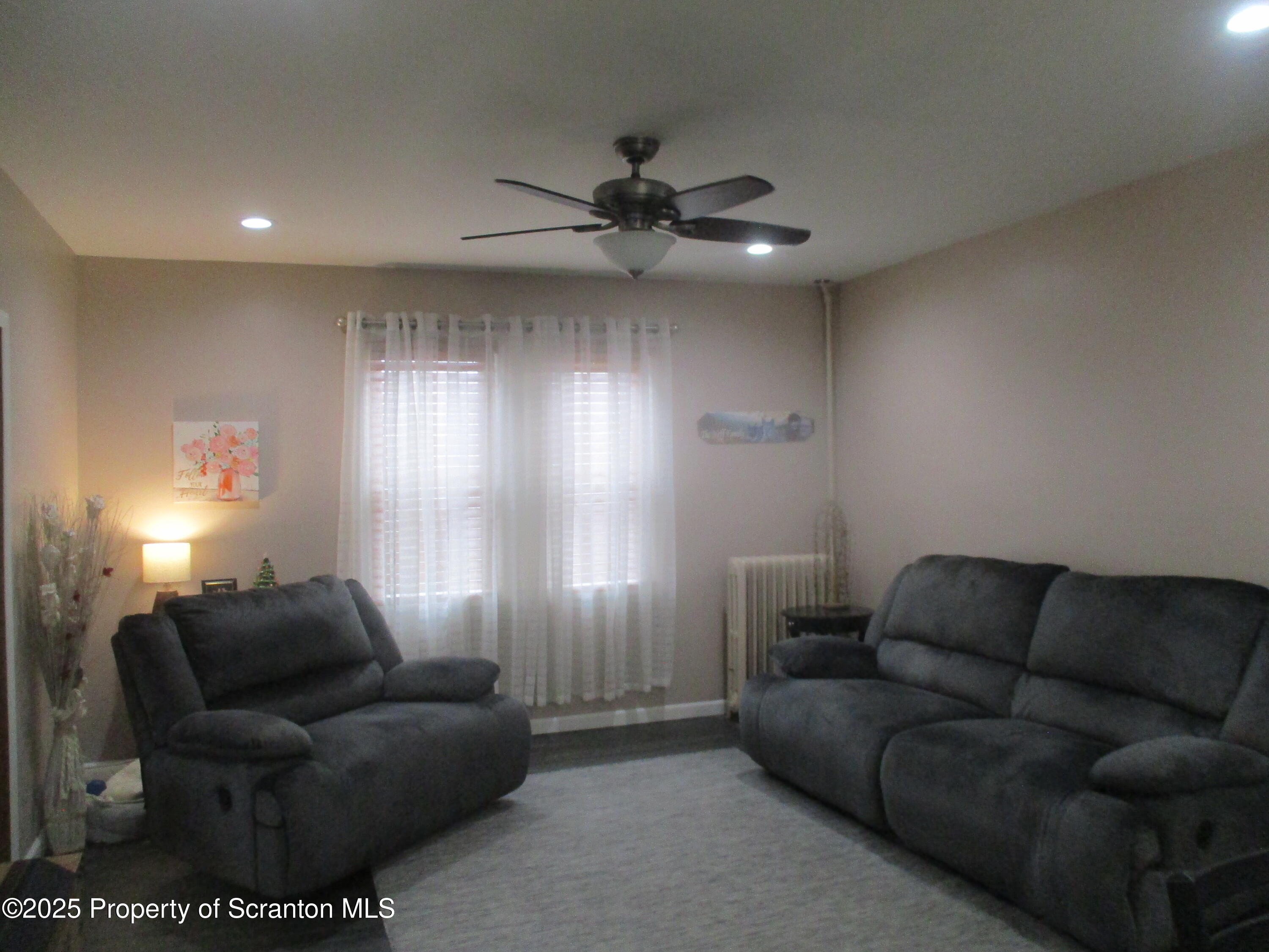 Throop, Pennsylvania 18512, United States, 4 Bedrooms Bedrooms, ,2 BathroomsBathrooms,Residential,Pending,467