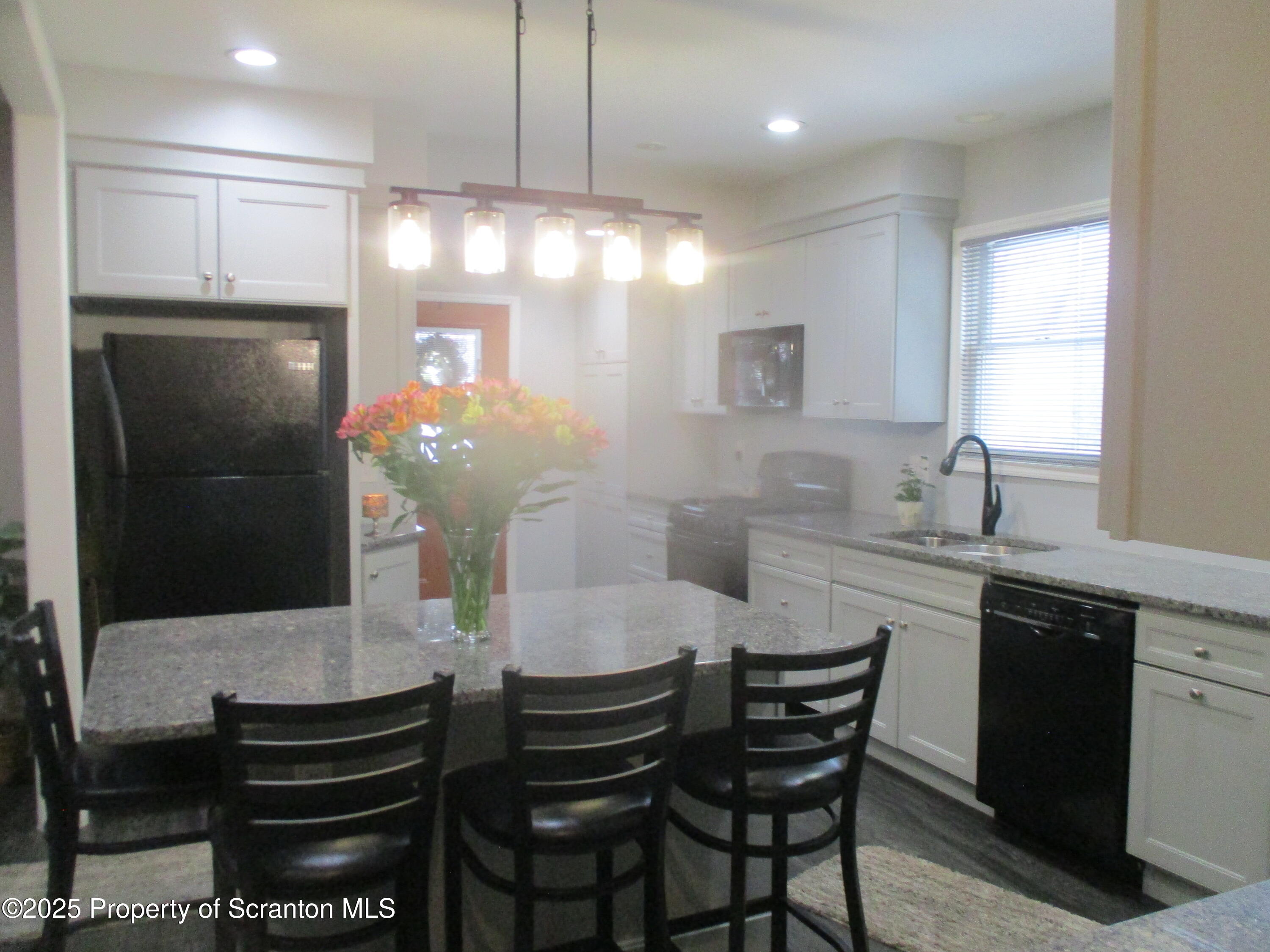 Throop, Pennsylvania 18512, United States, 4 Bedrooms Bedrooms, ,2 BathroomsBathrooms,Residential,Pending,467