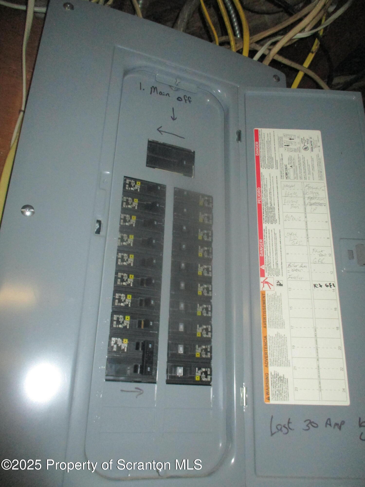 Throop, Pennsylvania 18512, United States, 4 Bedrooms Bedrooms, ,2 BathroomsBathrooms,Residential,Pending,467