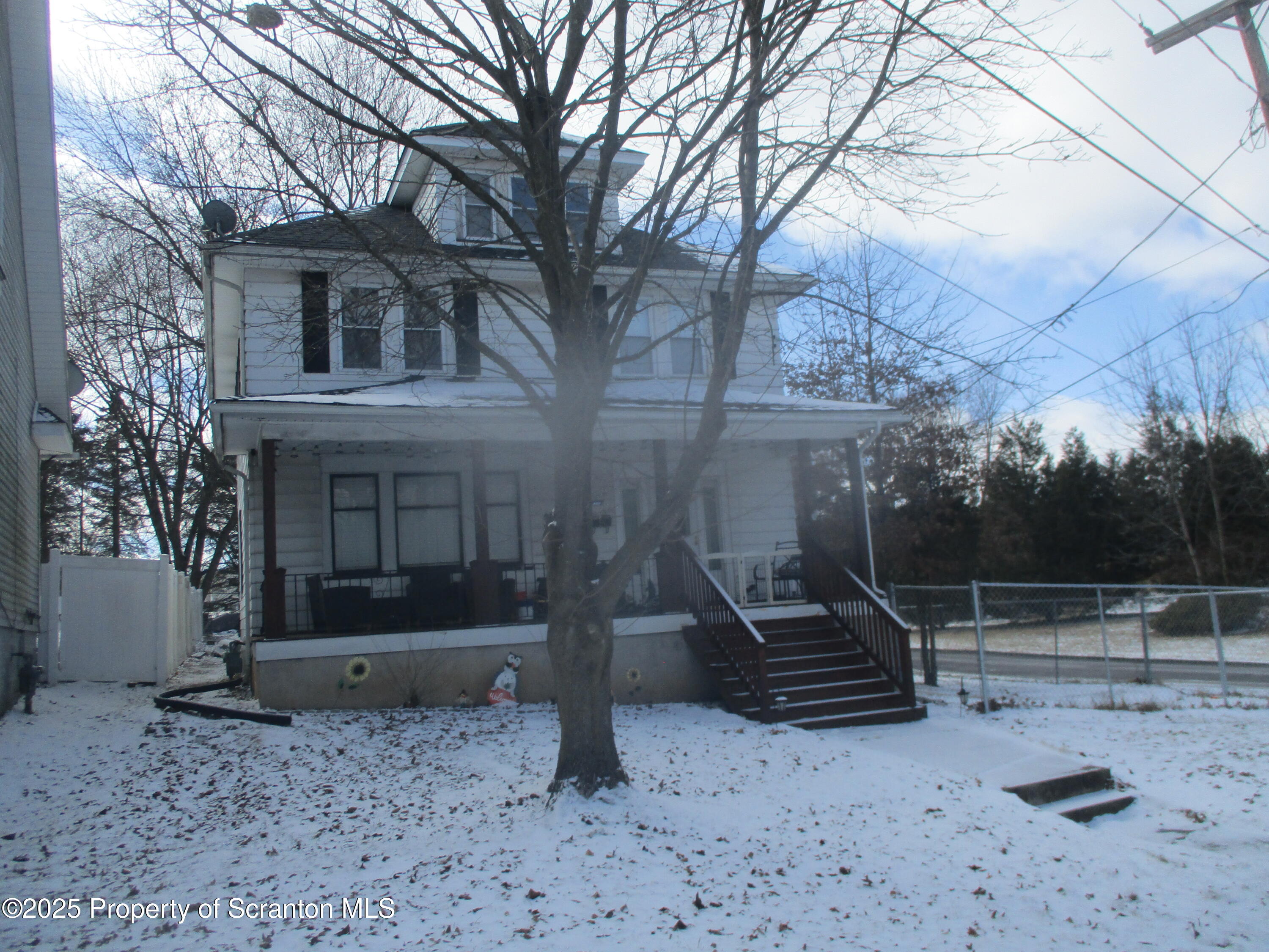 Throop, Pennsylvania 18512, United States, 4 Bedrooms Bedrooms, ,2 BathroomsBathrooms,Residential,Pending,467