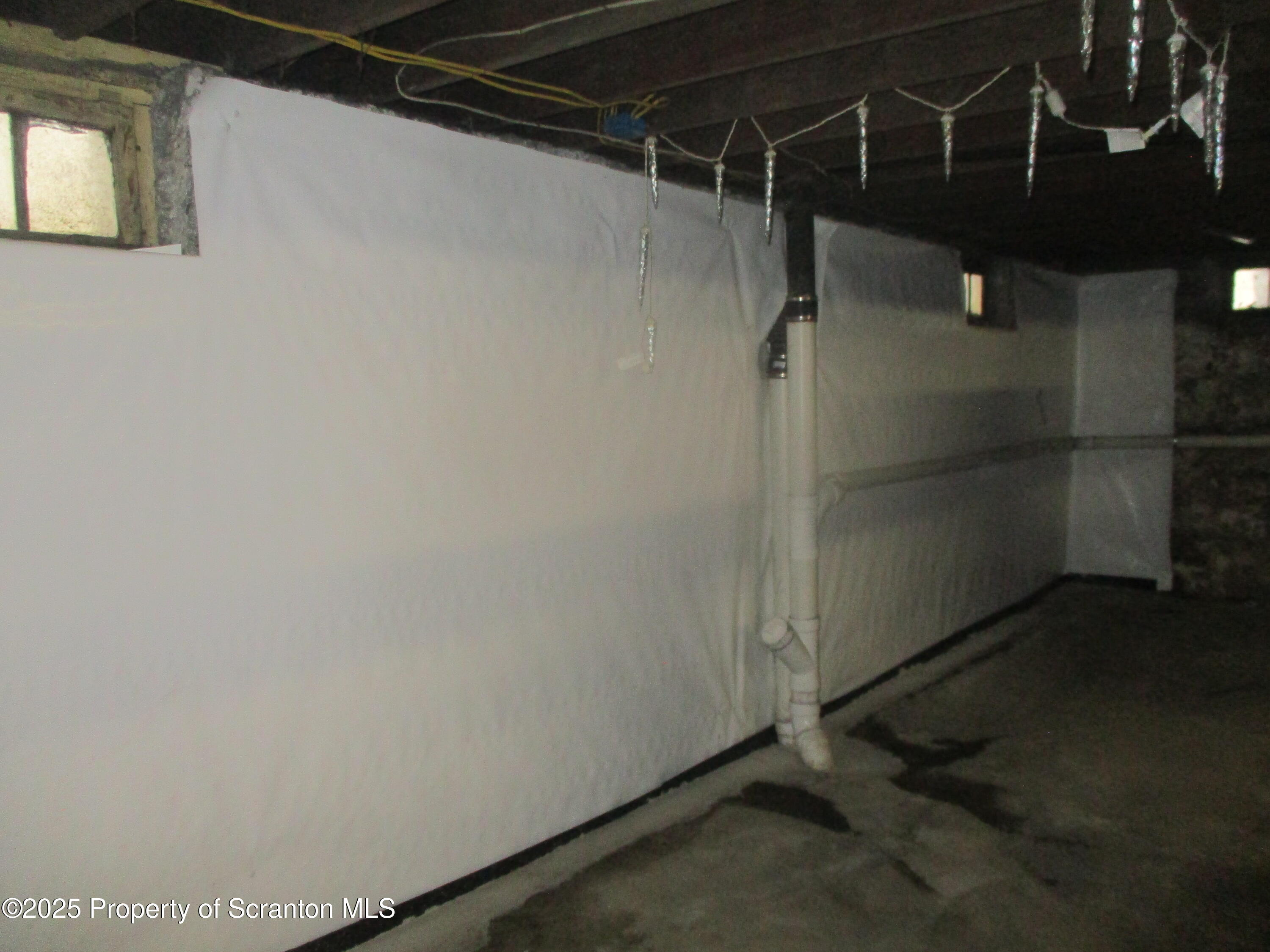 Throop, Pennsylvania 18512, United States, 4 Bedrooms Bedrooms, ,2 BathroomsBathrooms,Residential,Pending,467