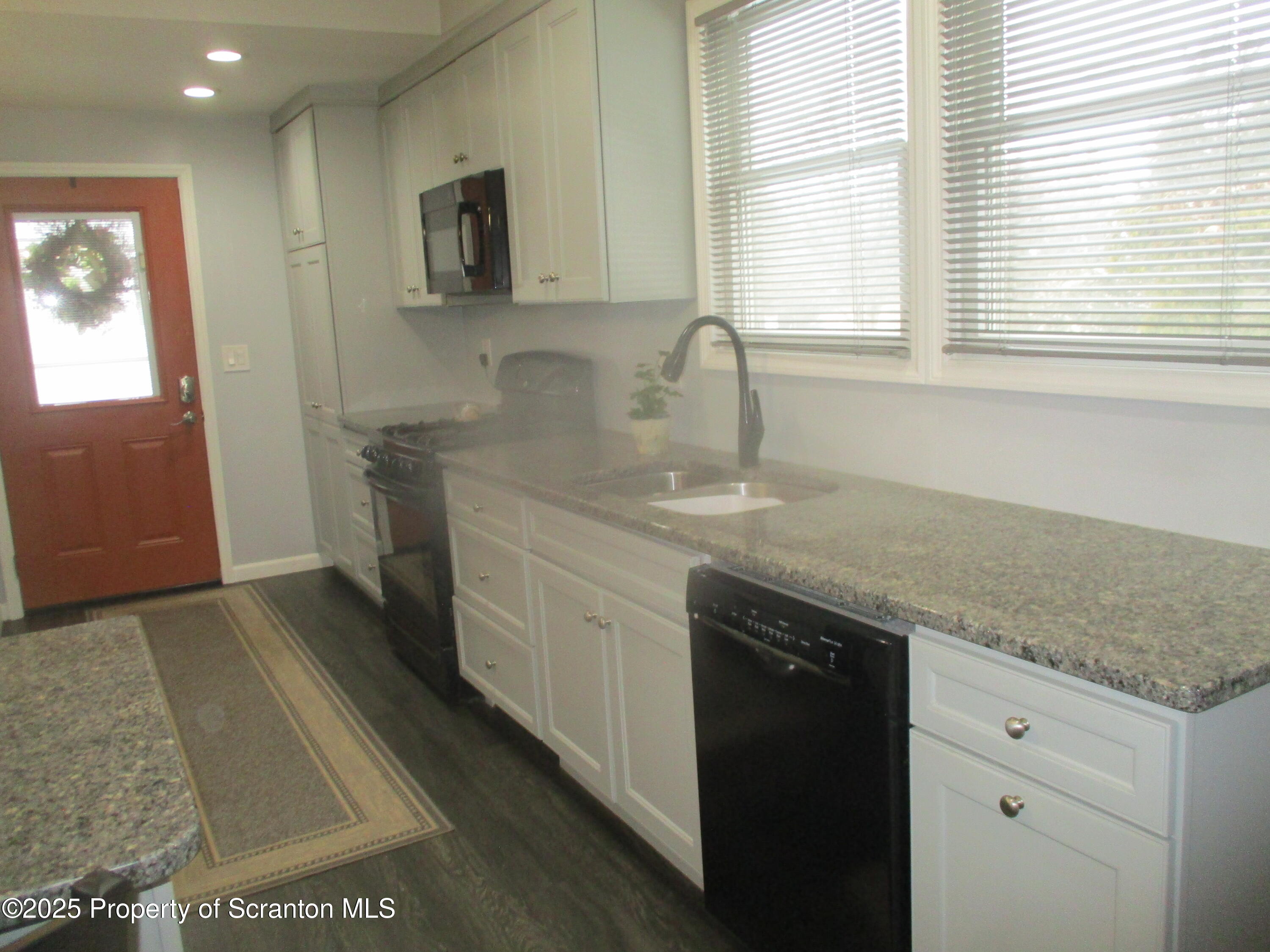 Throop, Pennsylvania 18512, United States, 4 Bedrooms Bedrooms, ,2 BathroomsBathrooms,Residential,Pending,467