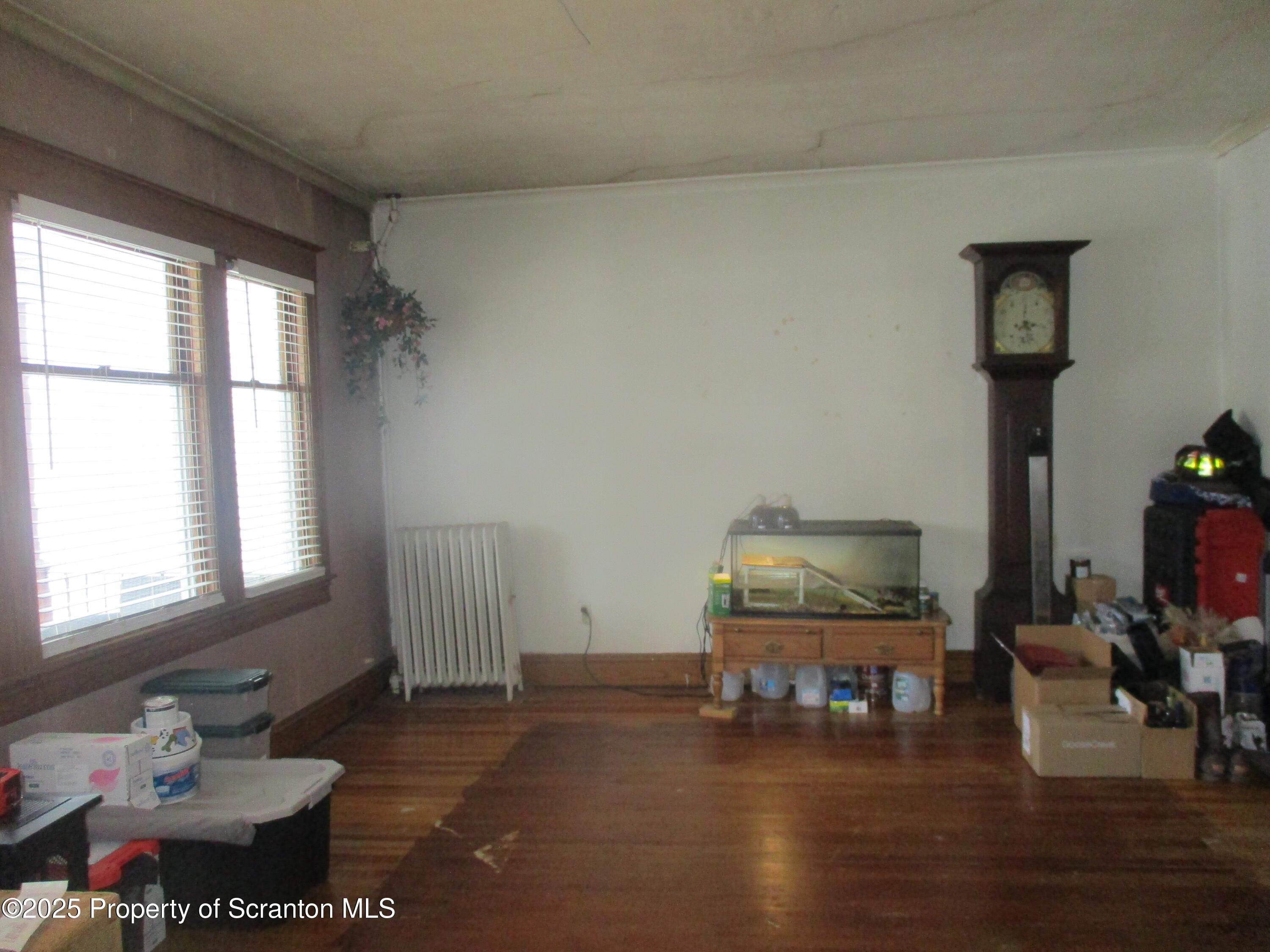 Throop, Pennsylvania 18512, United States, 4 Bedrooms Bedrooms, ,2 BathroomsBathrooms,Residential,Pending,467