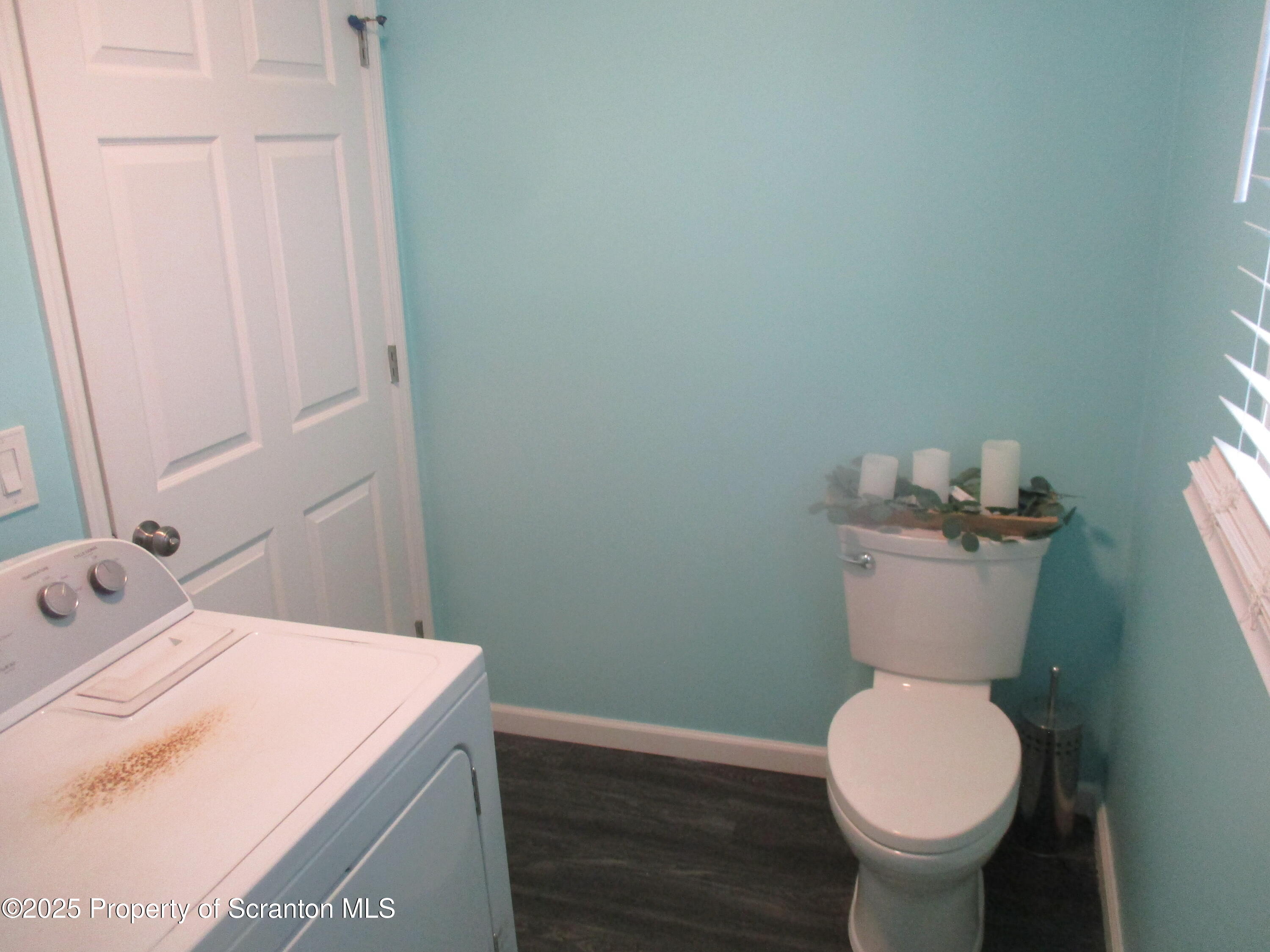 Throop, Pennsylvania 18512, United States, 4 Bedrooms Bedrooms, ,2 BathroomsBathrooms,Residential,Pending,467