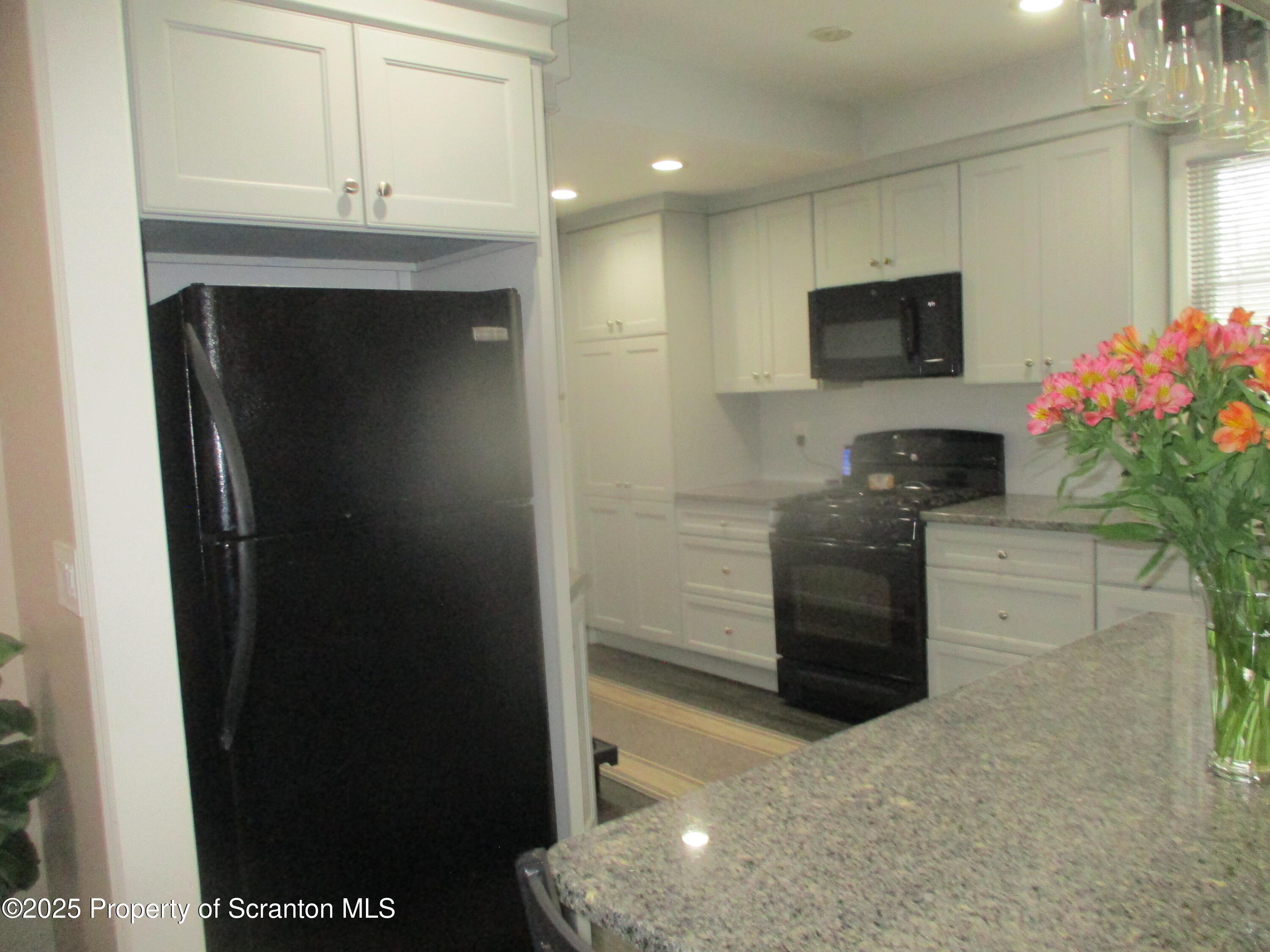 Throop, Pennsylvania 18512, United States, 4 Bedrooms Bedrooms, ,2 BathroomsBathrooms,Residential,Pending,467