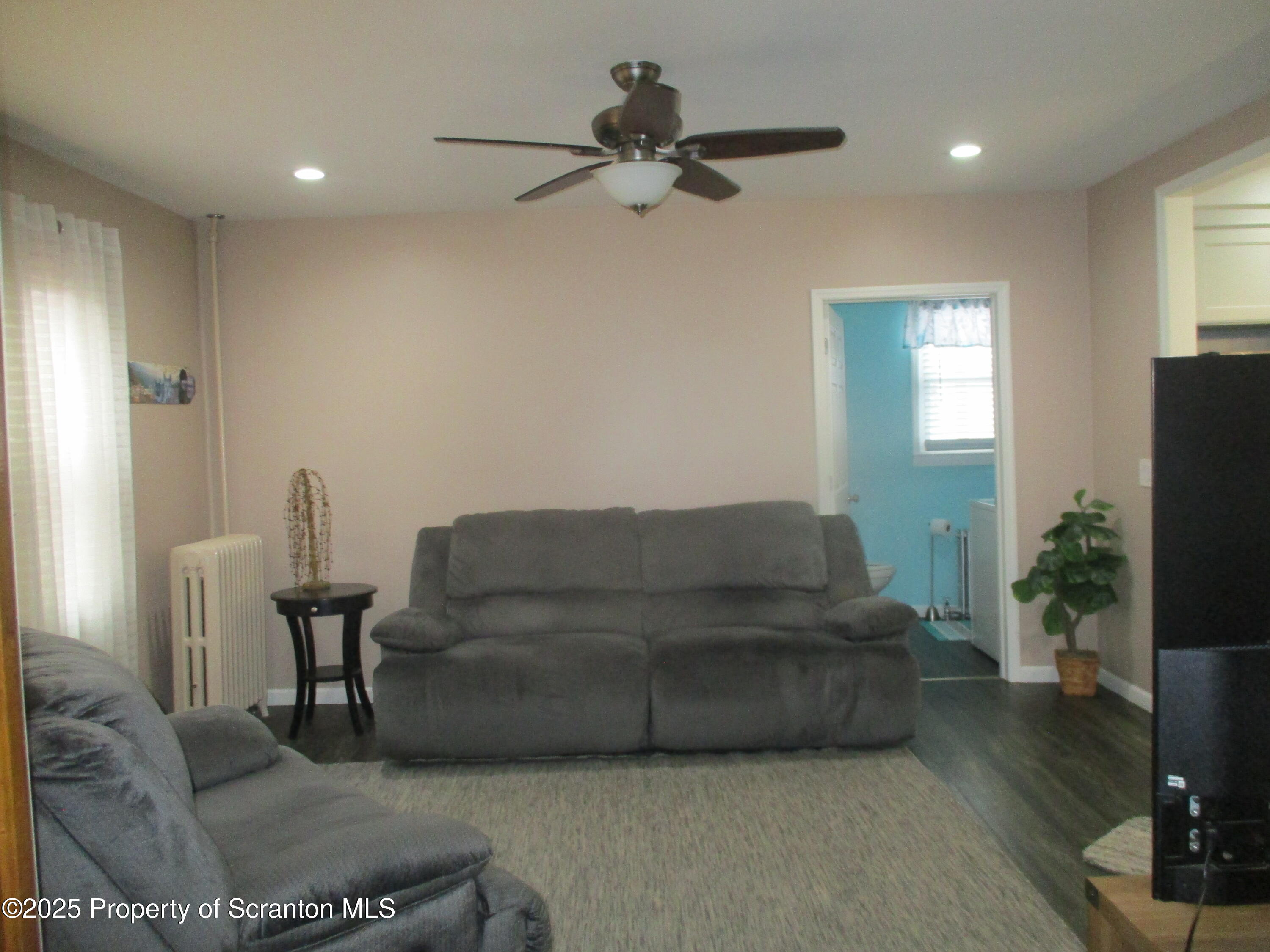 Throop, Pennsylvania 18512, United States, 4 Bedrooms Bedrooms, ,2 BathroomsBathrooms,Residential,Pending,467