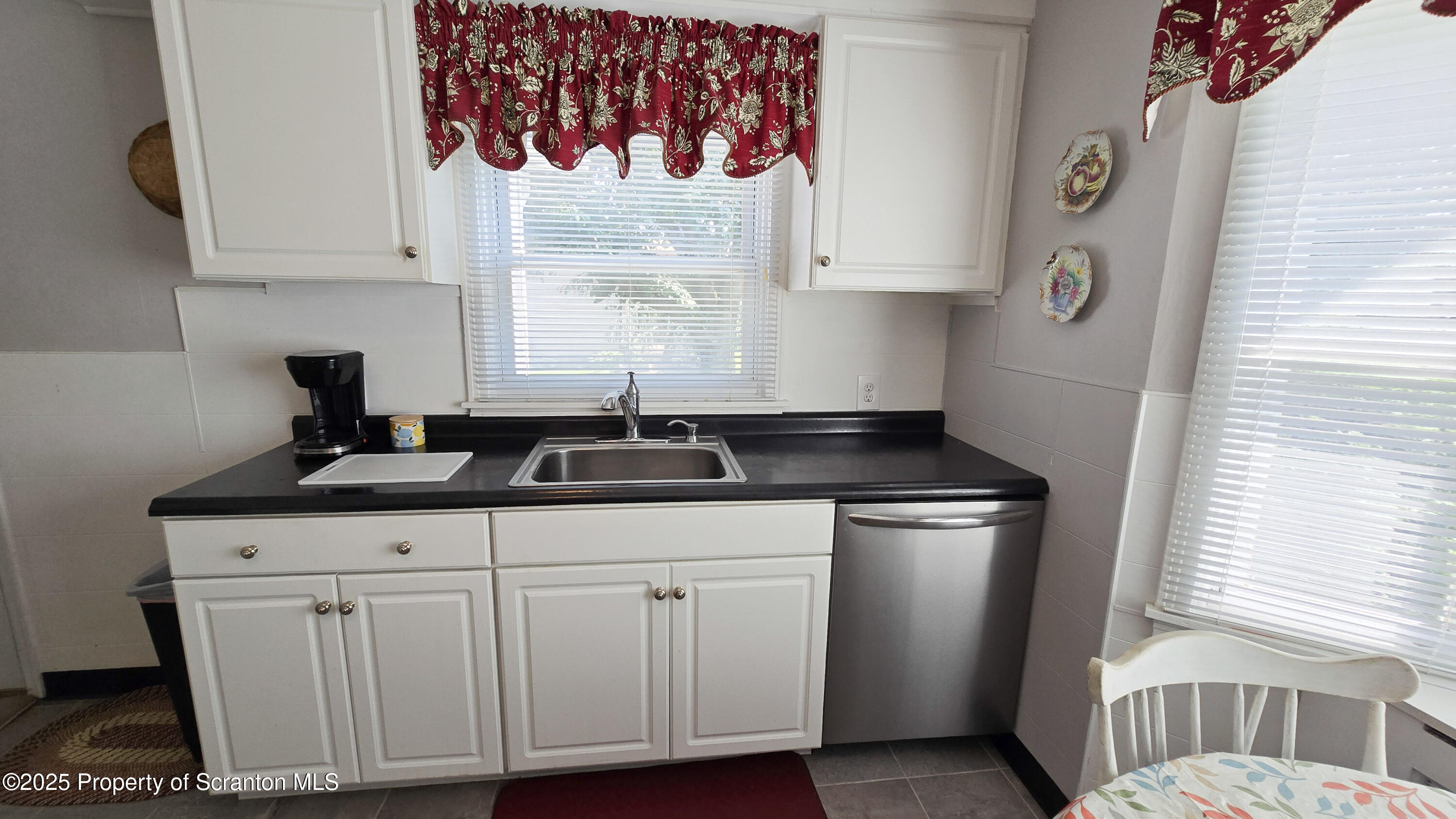 Old Forge, Pennsylvania 18518, United States, 2 Bedrooms Bedrooms, ,1 BathroomBathrooms,Residential,Active,190279