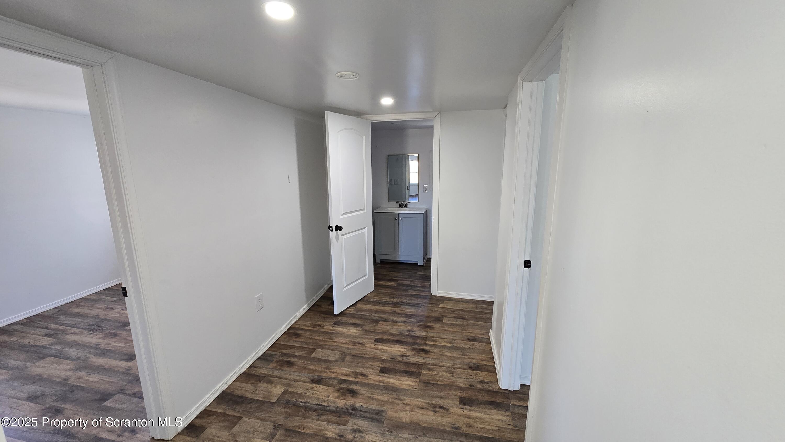 Scranton, Pennsylvania 18505, United States, 6 Bedrooms Bedrooms, ,2 BathroomsBathrooms,Residential,Active,88379