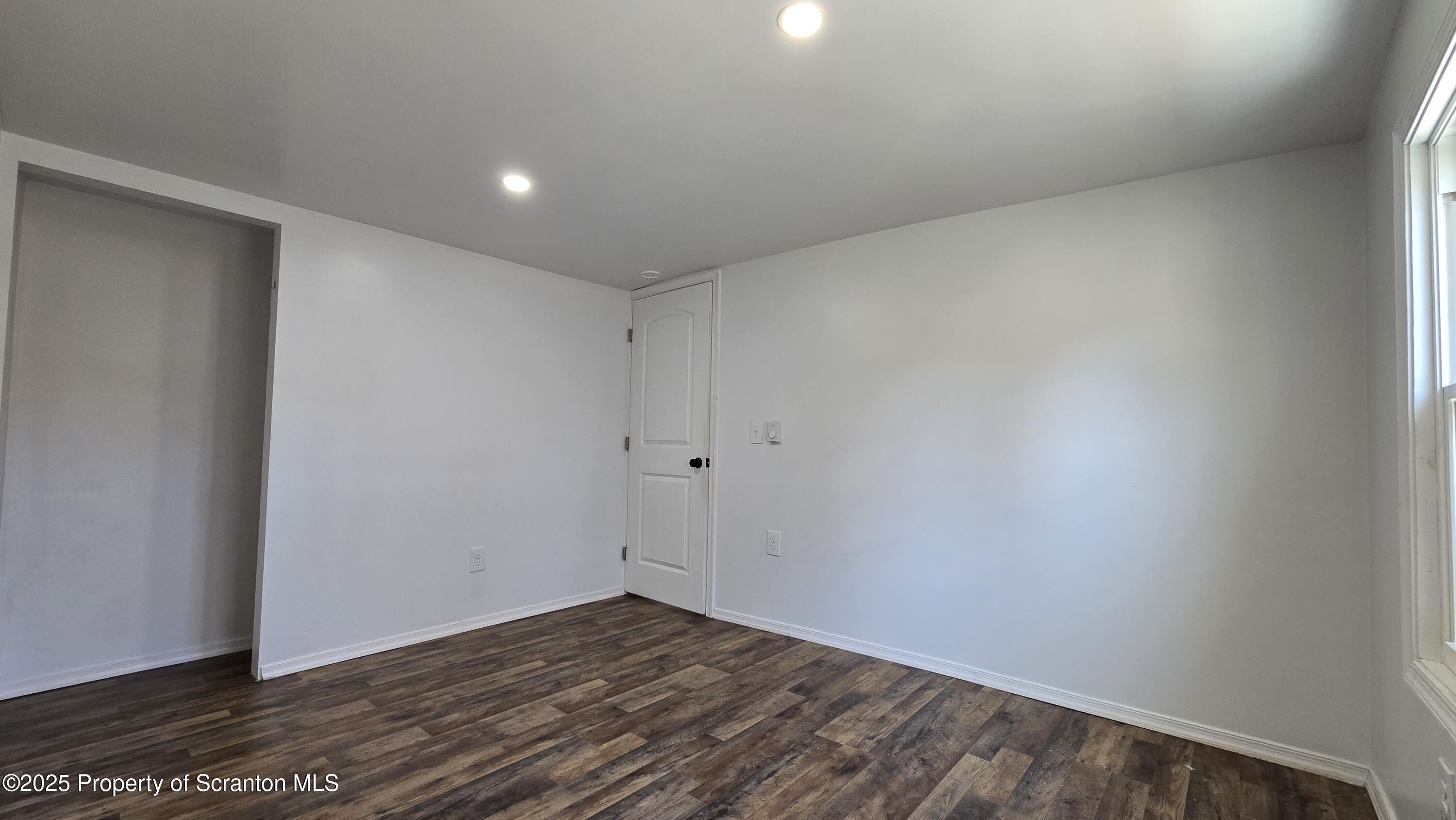 Scranton, Pennsylvania 18505, United States, 6 Bedrooms Bedrooms, ,2 BathroomsBathrooms,Residential,Active,88379