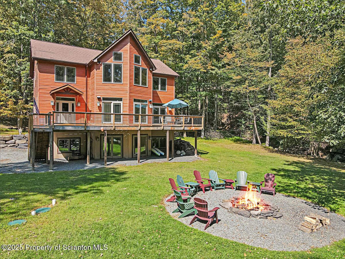 郊外 Zip Code 18438, Lakeville, PA Housing Market Guide | RE/MAX