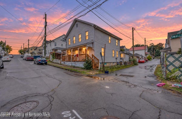 626 SWALLOW ST, KINGSTON, PA 18704 - Image dda5649d7a3c31dd5d2dc4e7f0aed6ed/3555804602