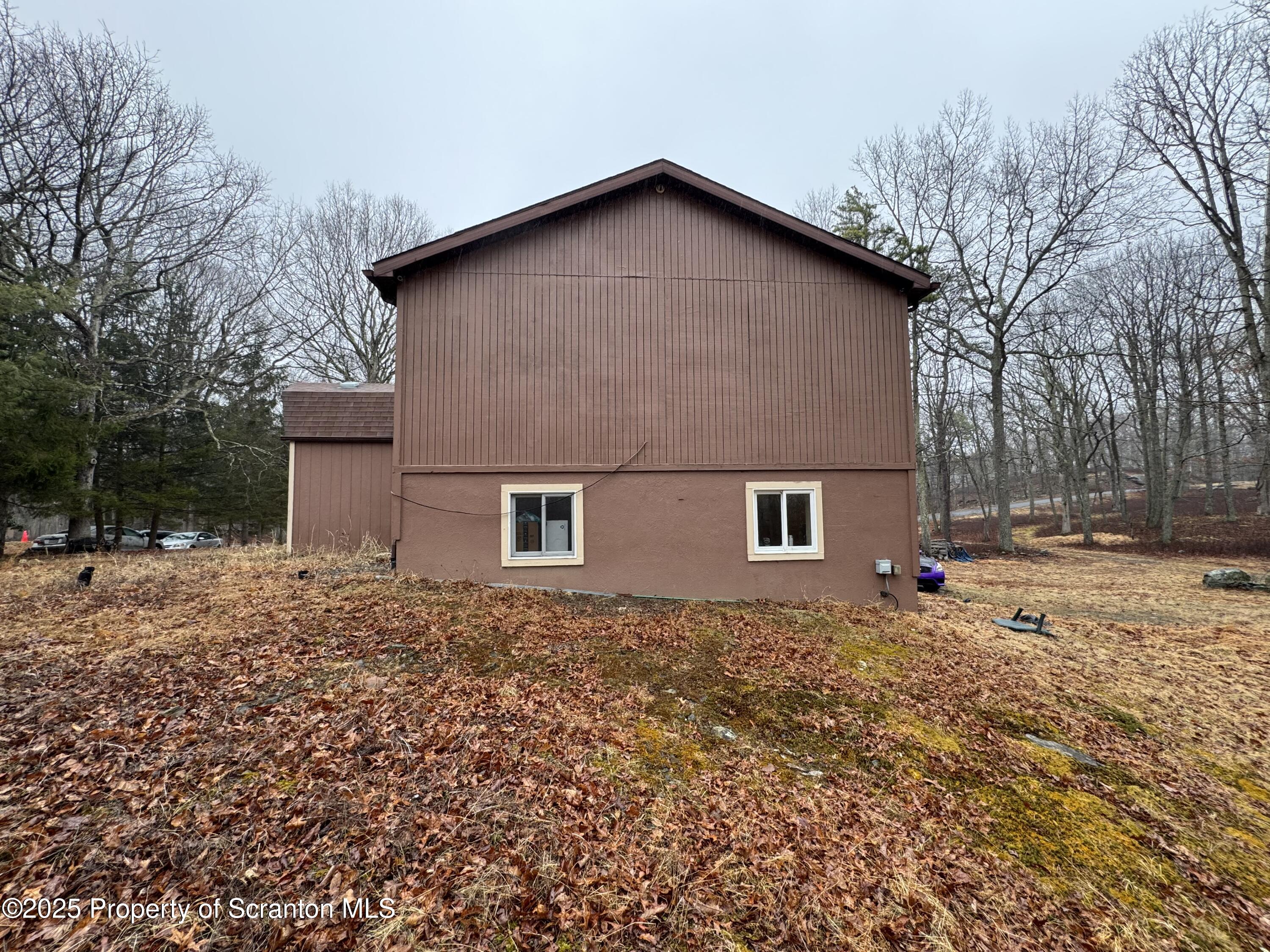 Bushkill, Pennsylvania 18324, United States, 4 Bedrooms Bedrooms, ,2 BathroomsBathrooms,Residential,Active,94864