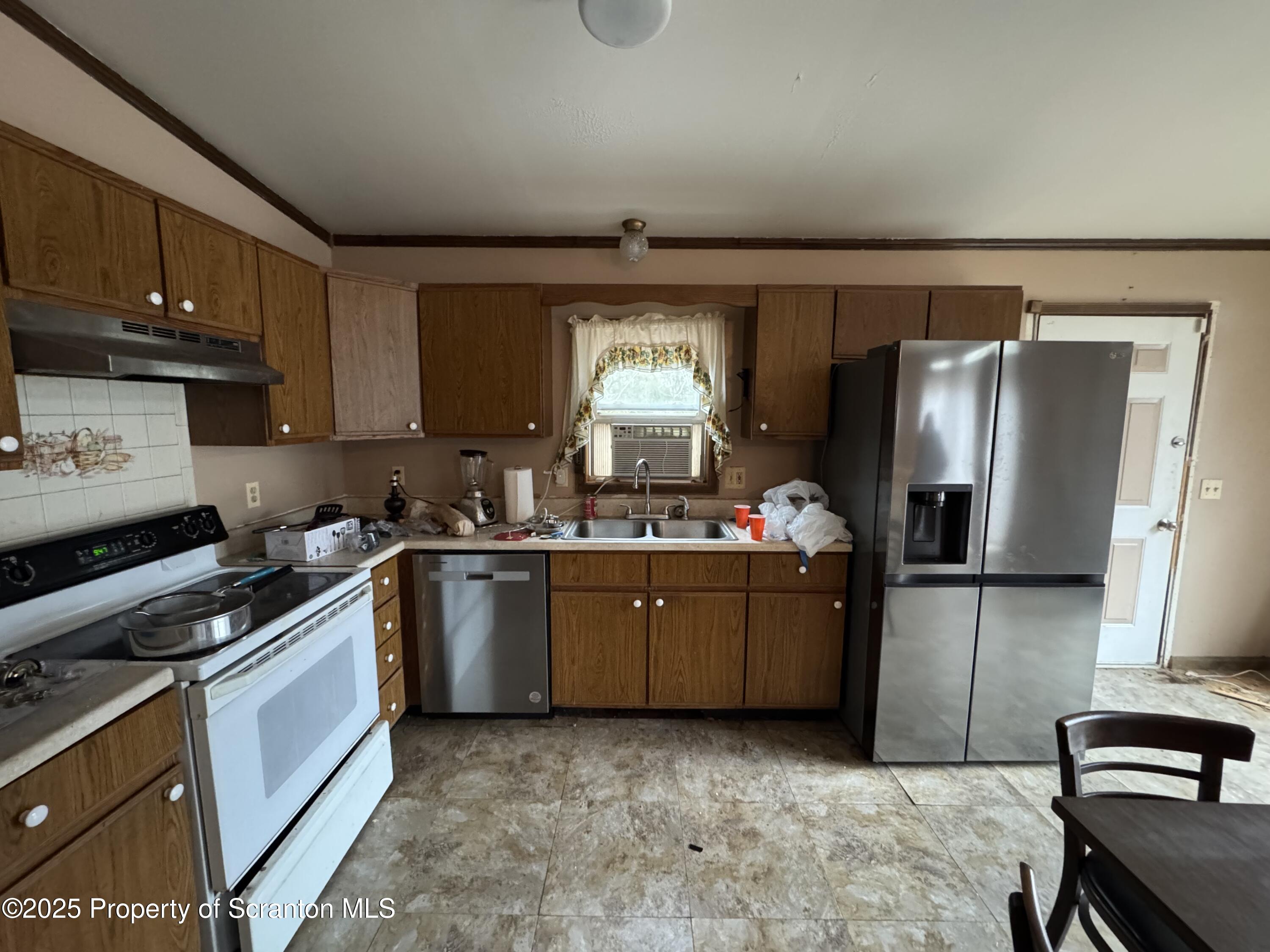 Bushkill, Pennsylvania 18324, United States, 4 Bedrooms Bedrooms, ,2 BathroomsBathrooms,Residential,Active,94864