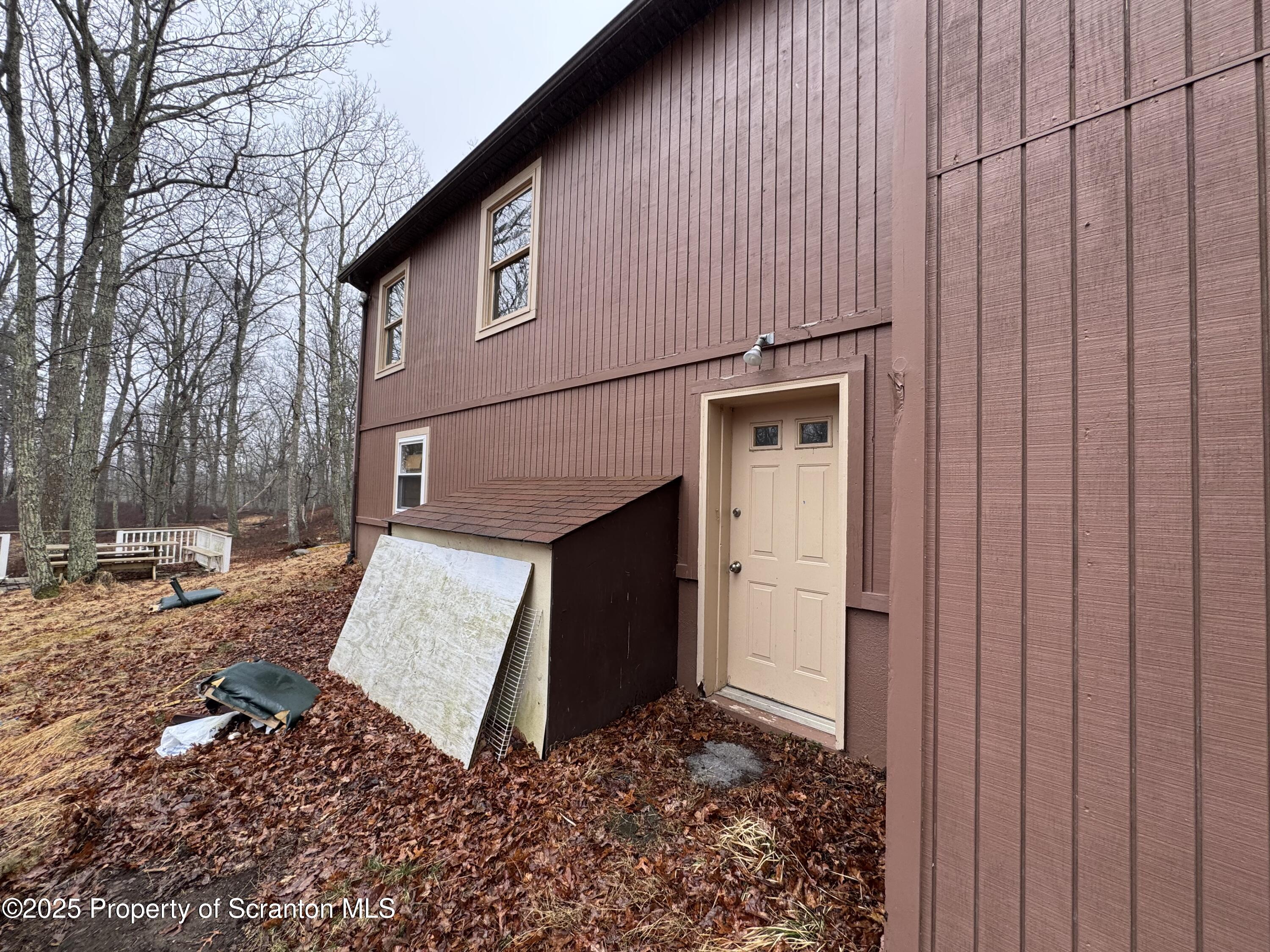 Bushkill, Pennsylvania 18324, United States, 4 Bedrooms Bedrooms, ,2 BathroomsBathrooms,Residential,Active,94864