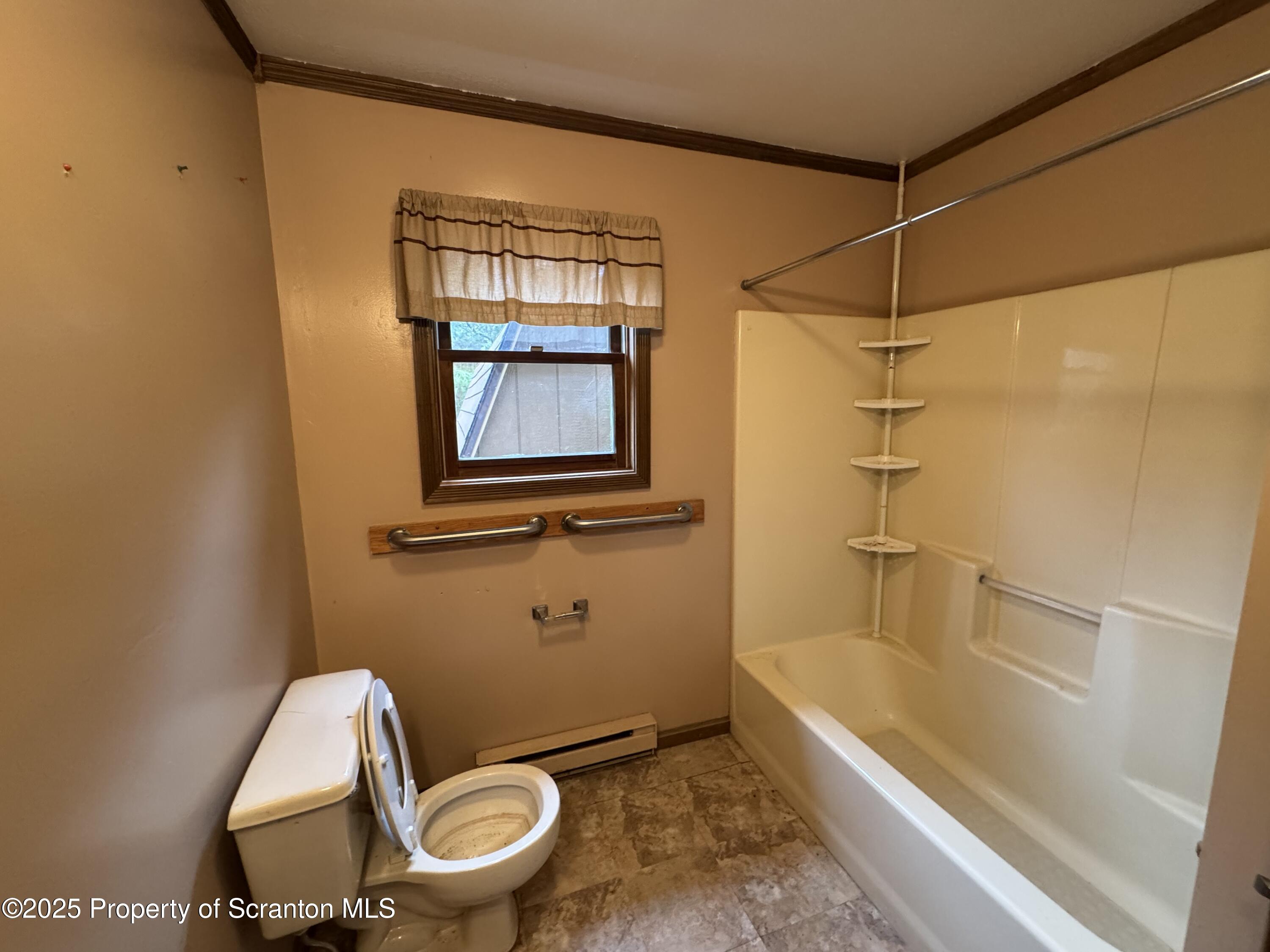 Bushkill, Pennsylvania 18324, United States, 4 Bedrooms Bedrooms, ,2 BathroomsBathrooms,Residential,Active,94864