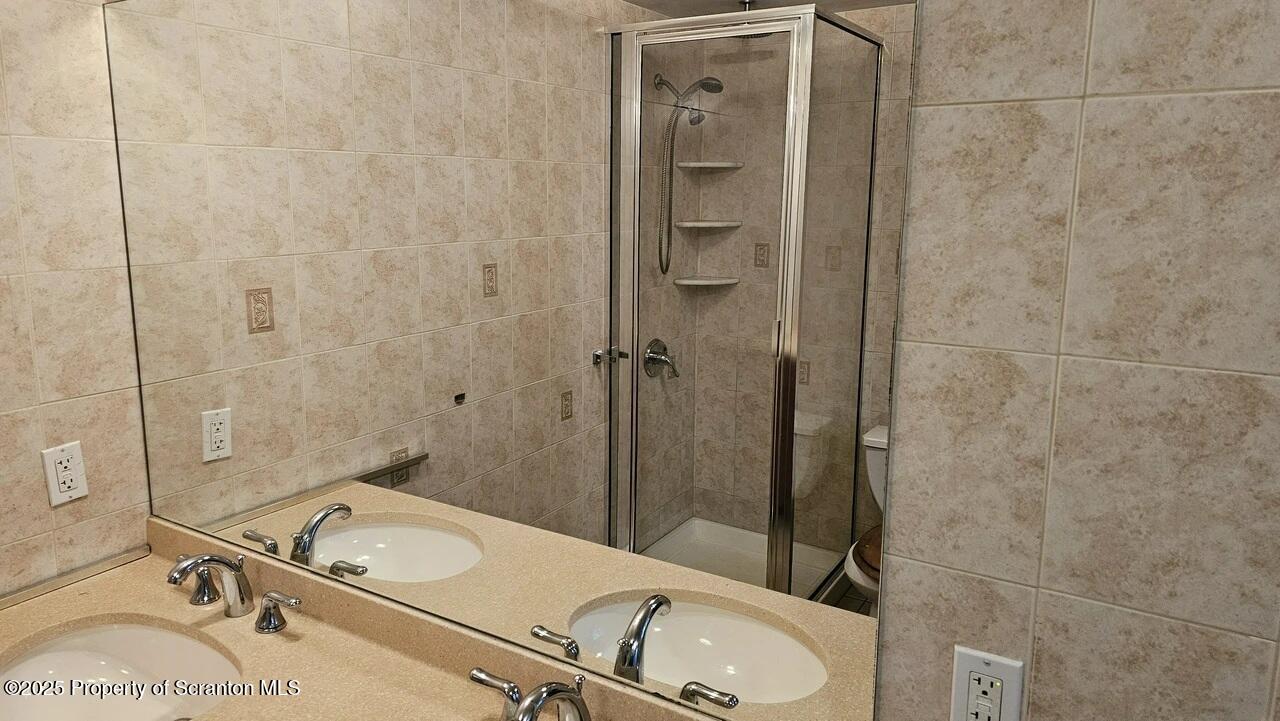 Bushkill, Pennsylvania 18324, United States, 4 Bedrooms Bedrooms, ,2 BathroomsBathrooms,Residential,Active,94864