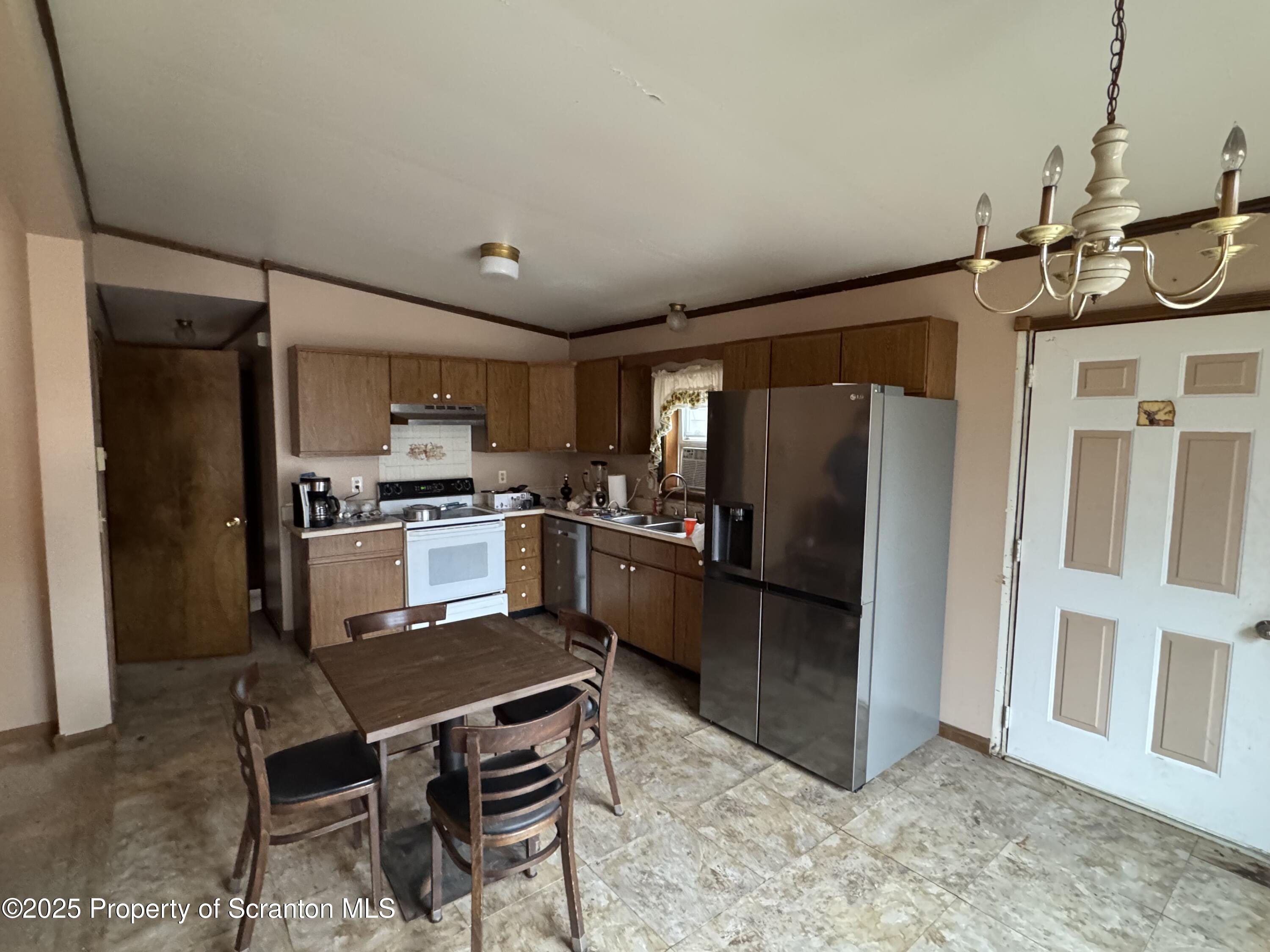 Bushkill, Pennsylvania 18324, United States, 4 Bedrooms Bedrooms, ,2 BathroomsBathrooms,Residential,Active,94864