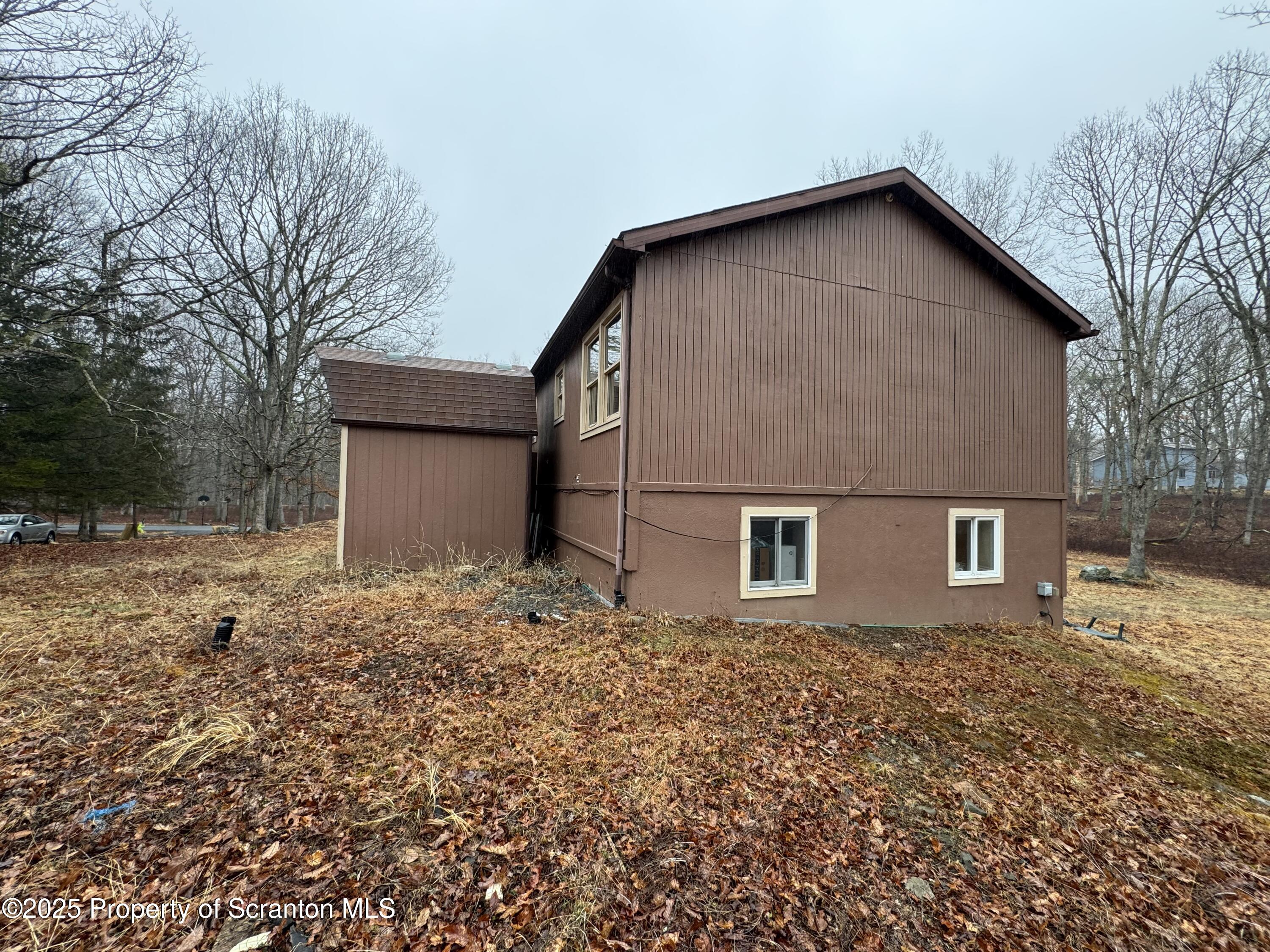 Bushkill, Pennsylvania 18324, United States, 4 Bedrooms Bedrooms, ,2 BathroomsBathrooms,Residential,Active,94864