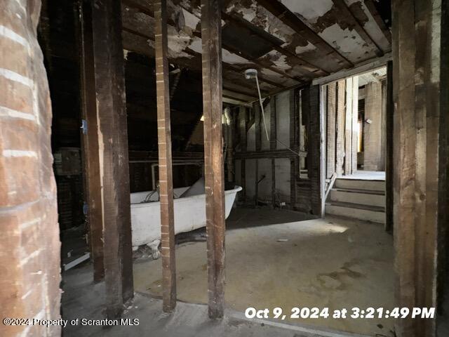 Scranton, Pennsylvania 18509, United States, 3 Bedrooms Bedrooms, ,2 BathroomsBathrooms,Residential,Pending,39246