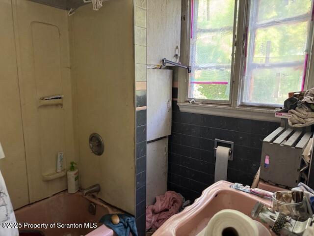 Scranton, Pennsylvania 18508, United States, 4 Bedrooms Bedrooms, ,1 BathroomBathrooms,Residential,Active,137102