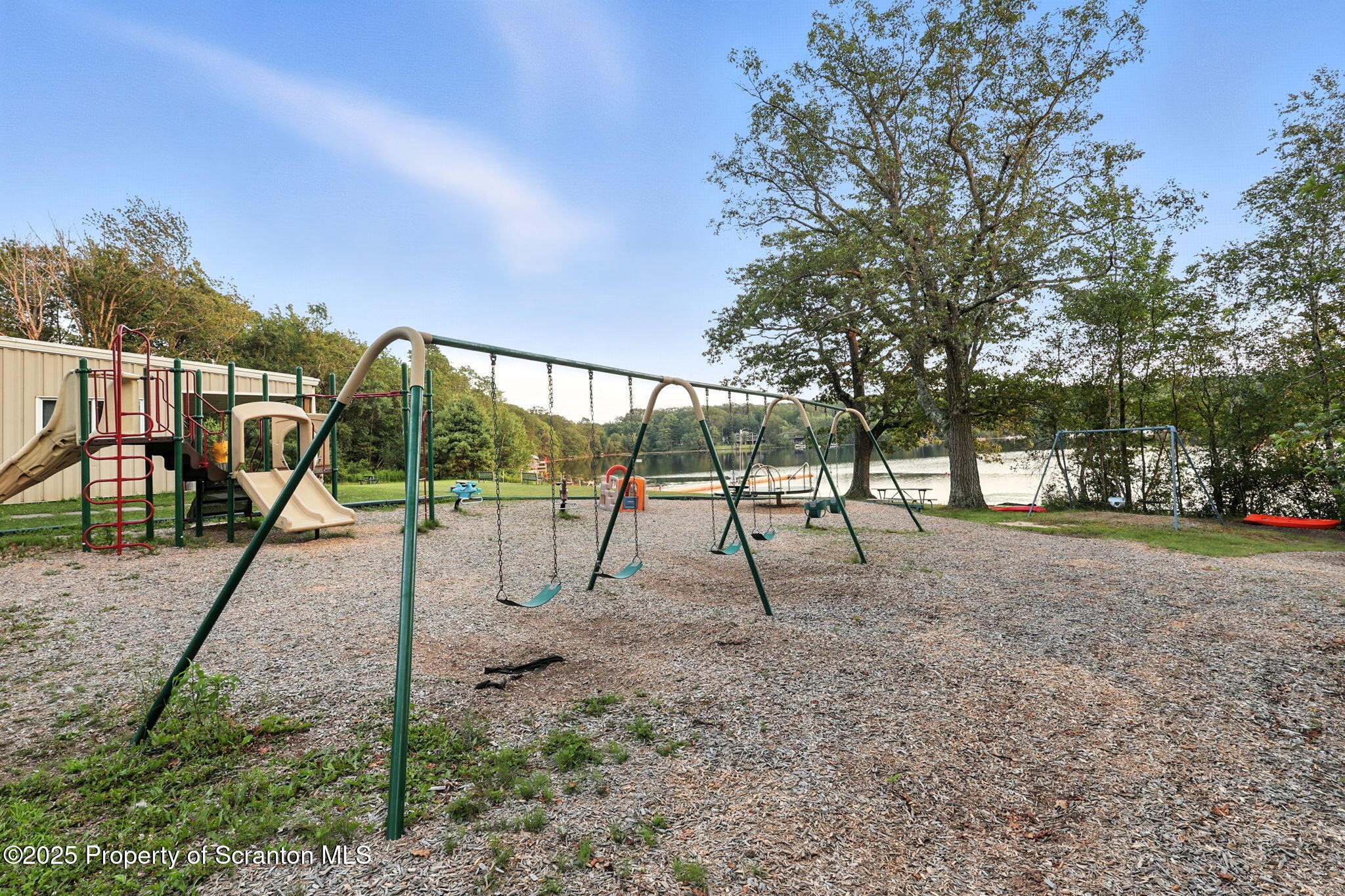 Jefferson Twp, Pennsylvania 18436, United States, 7 Bedrooms Bedrooms, ,4 BathroomsBathrooms,Residential,Active,183988