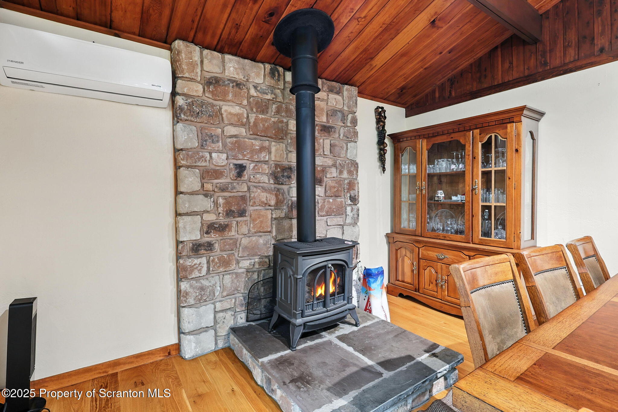 Jefferson Twp, Pennsylvania 18436, United States, 7 Bedrooms Bedrooms, ,4 BathroomsBathrooms,Residential,Active,183988