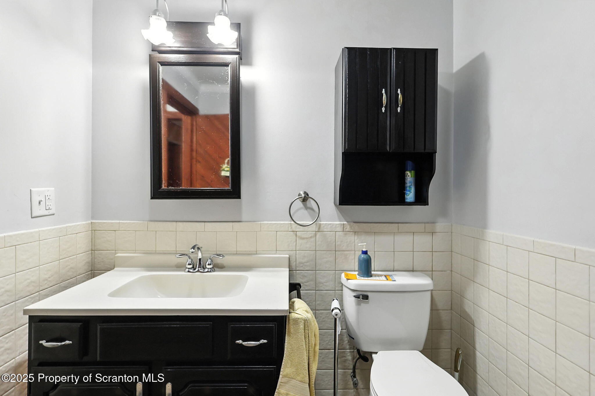 Jefferson Twp, Pennsylvania 18436, United States, 7 Bedrooms Bedrooms, ,4 BathroomsBathrooms,Residential,Active,183988