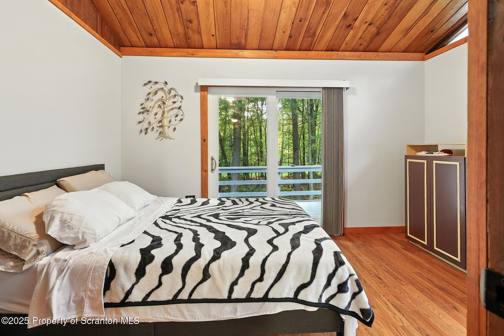 Jefferson Twp, Pennsylvania 18436, United States, 7 Bedrooms Bedrooms, ,4 BathroomsBathrooms,Residential,Active,183988