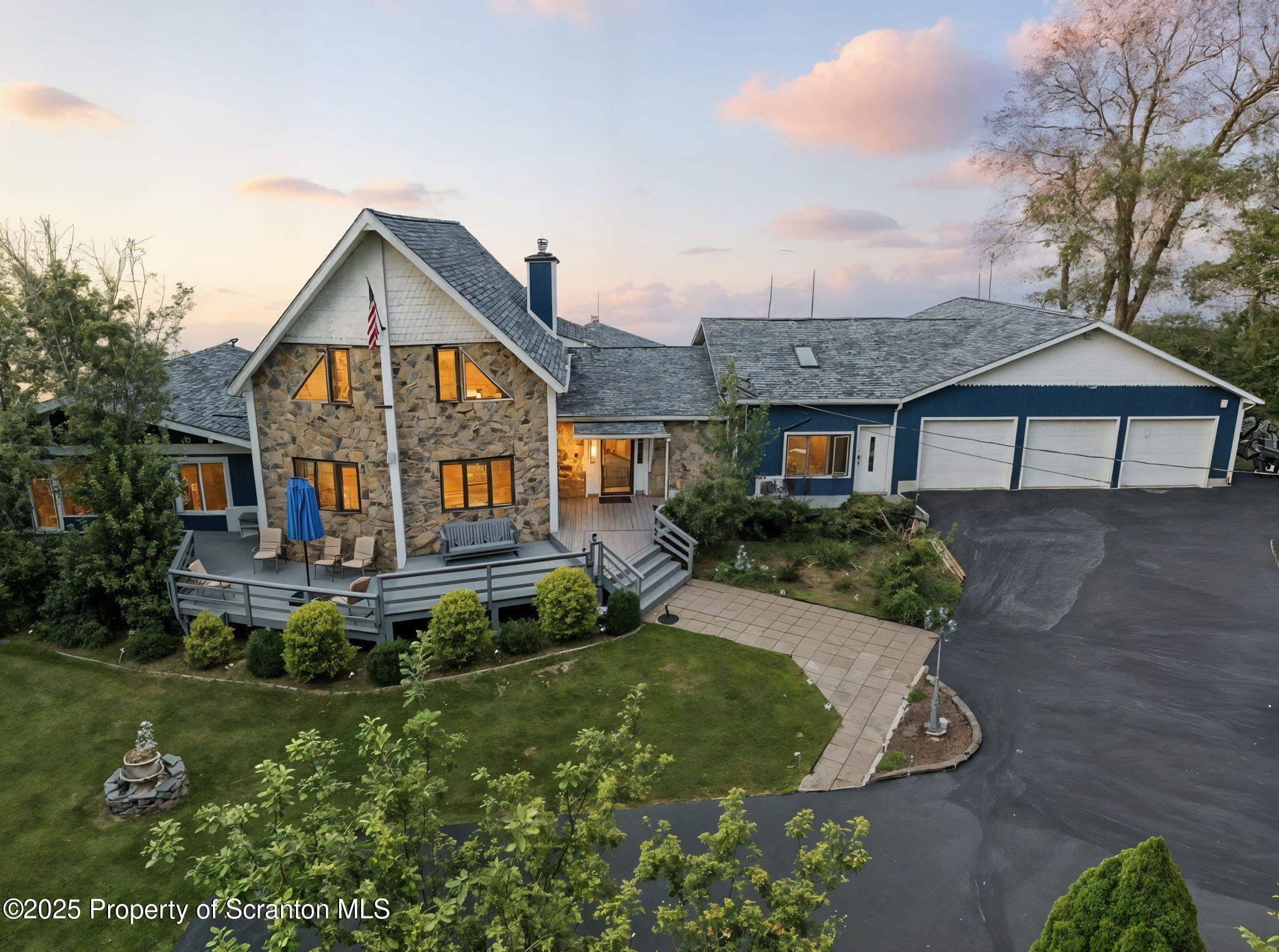 Jefferson Twp, Pennsylvania 18436, United States, 7 Bedrooms Bedrooms, ,4 BathroomsBathrooms,Residential,Active,183988