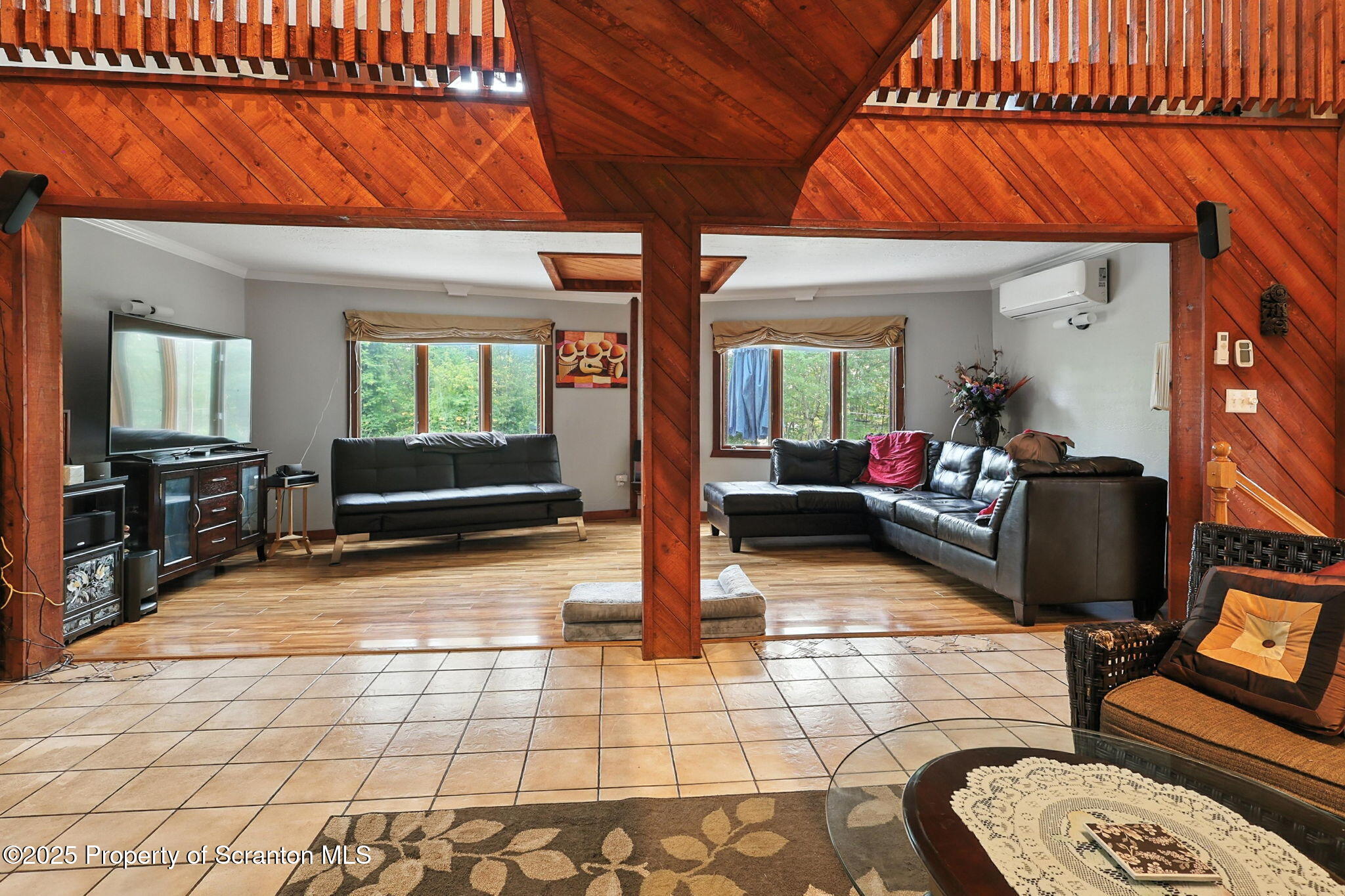 Jefferson Twp, Pennsylvania 18436, United States, 7 Bedrooms Bedrooms, ,4 BathroomsBathrooms,Residential,Active,183988